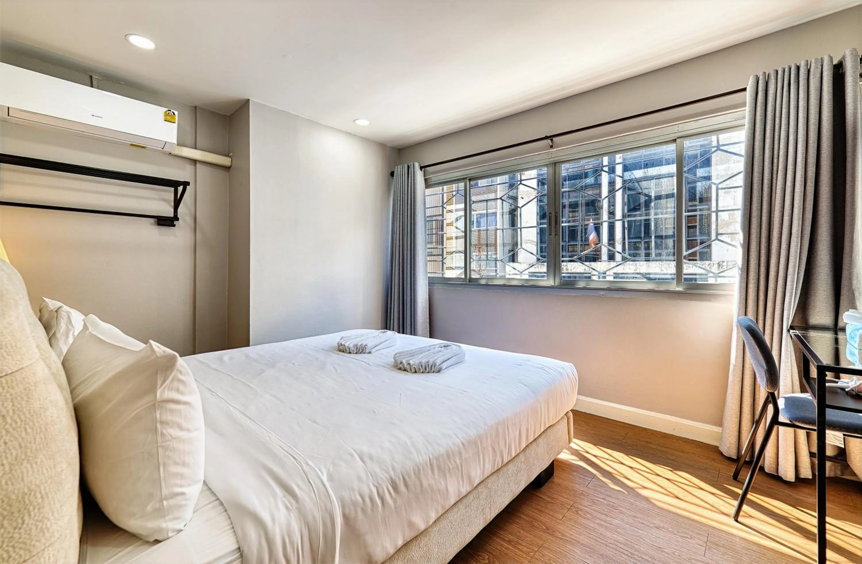 Bedroom, Bed in Bangkok Watergate Townhouse 曼谷中心水門家