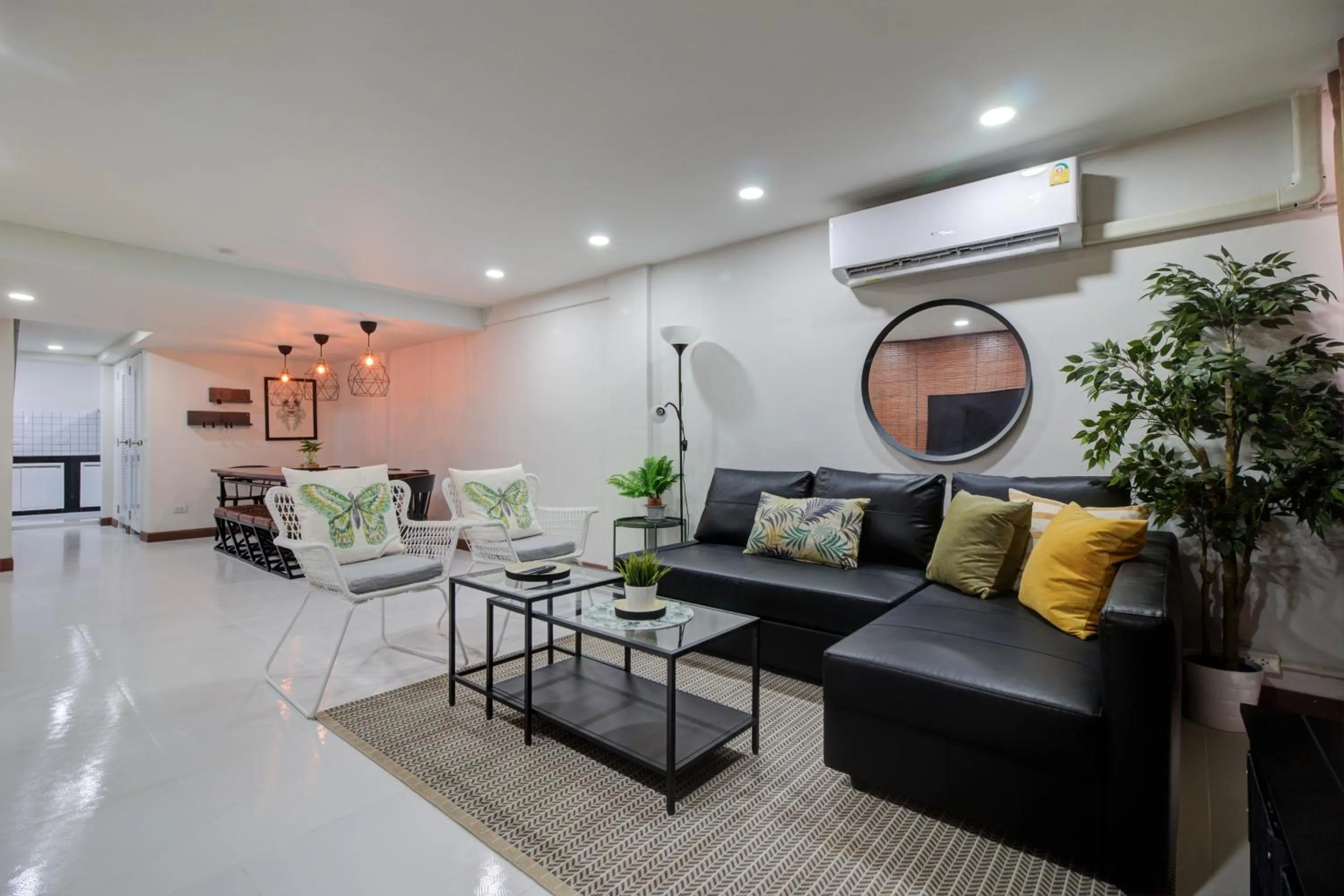 Eight-Bedroom House in Bangkok Watergate Townhouse 曼谷中心水門家