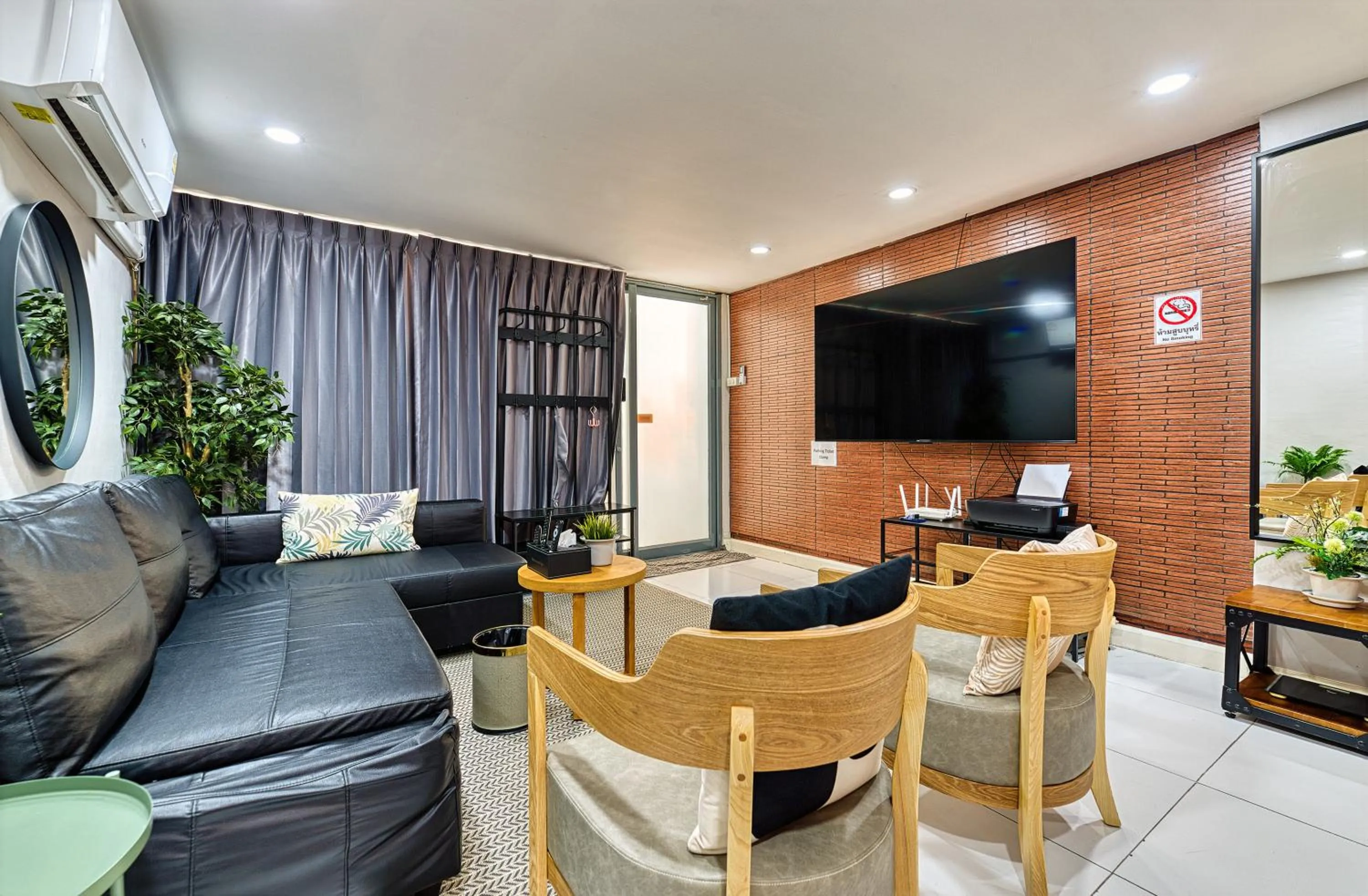 TV and multimedia in Bangkok Watergate Townhouse 曼谷中心水門家