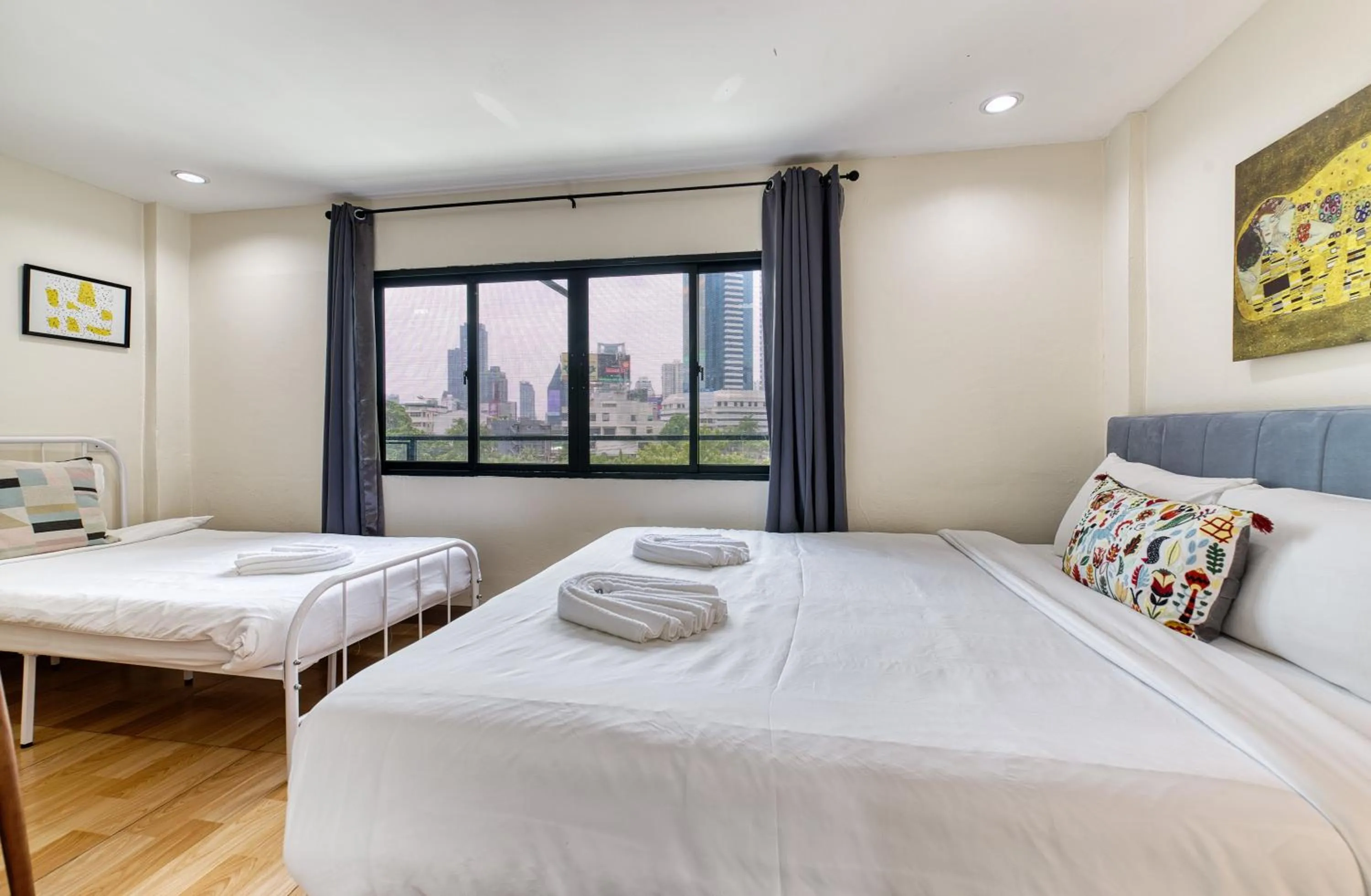 Bed in Bangkok Watergate Townhouse 曼谷中心水門家