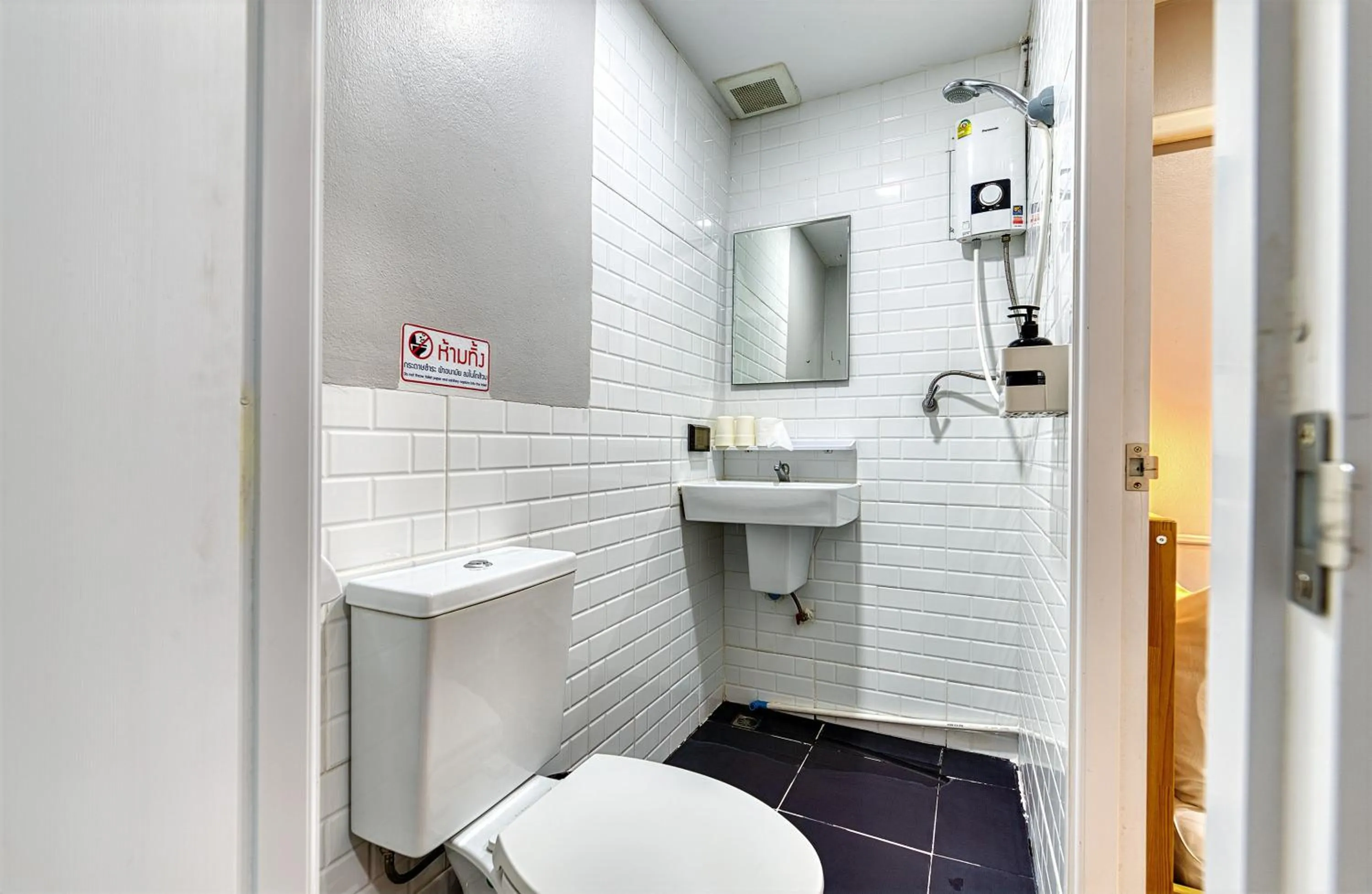 Bathroom in Bangkok Watergate Townhouse 曼谷中心水門家