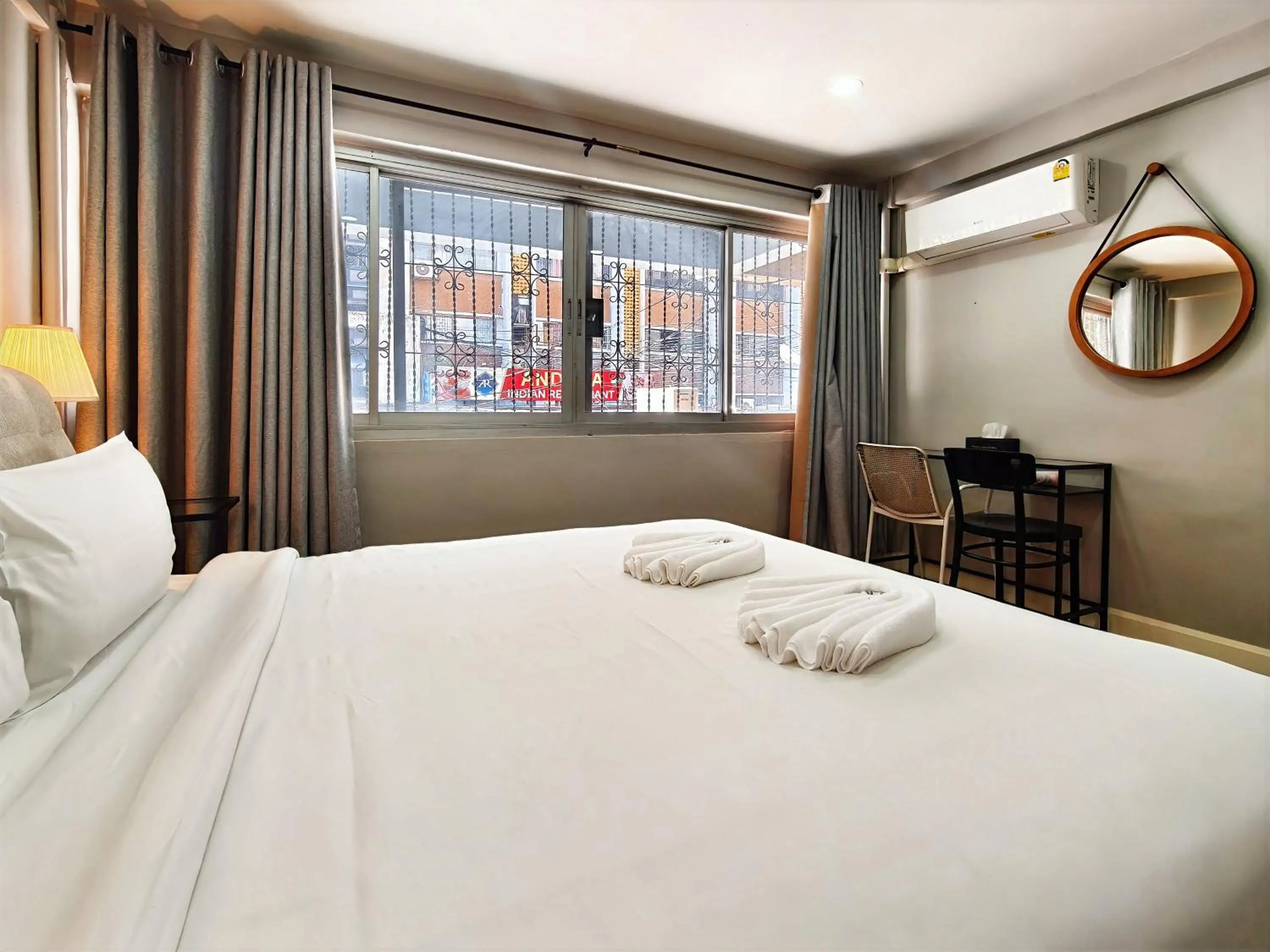 Bedroom, Bed in Bangkok Watergate Townhouse 曼谷中心水門家