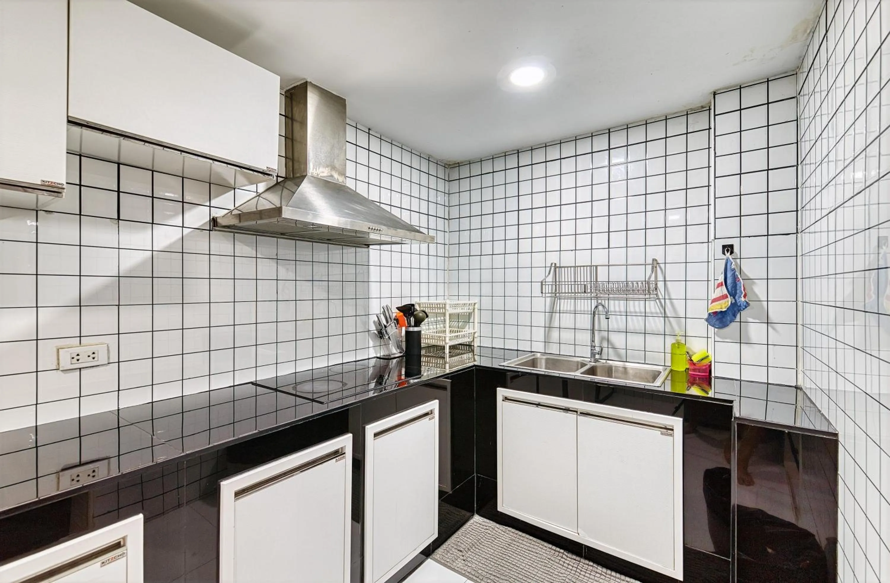 Kitchen or kitchenette in Bangkok Watergate Townhouse 曼谷中心水門家