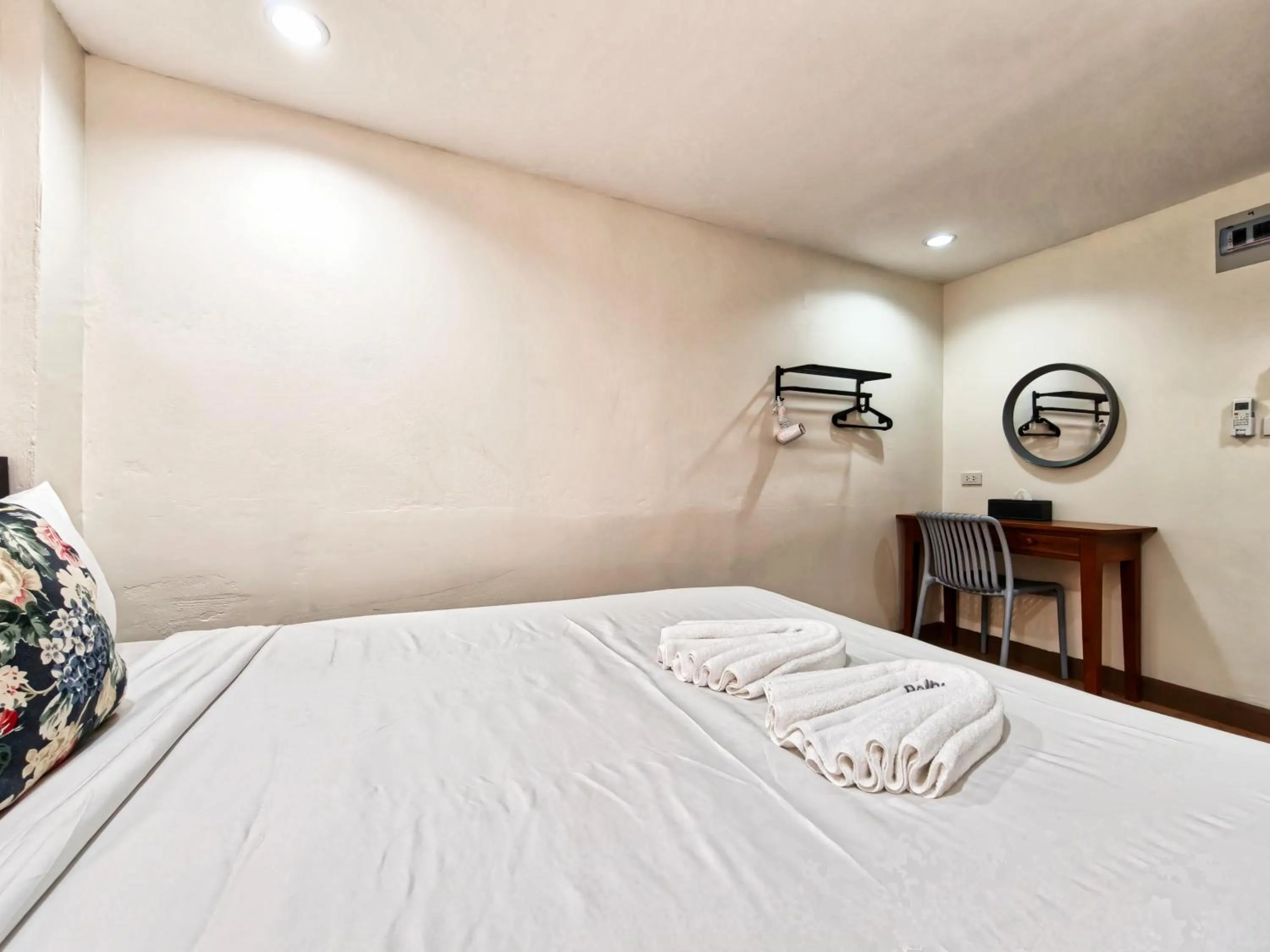 Bed in Bangkok Watergate Townhouse 曼谷中心水門家