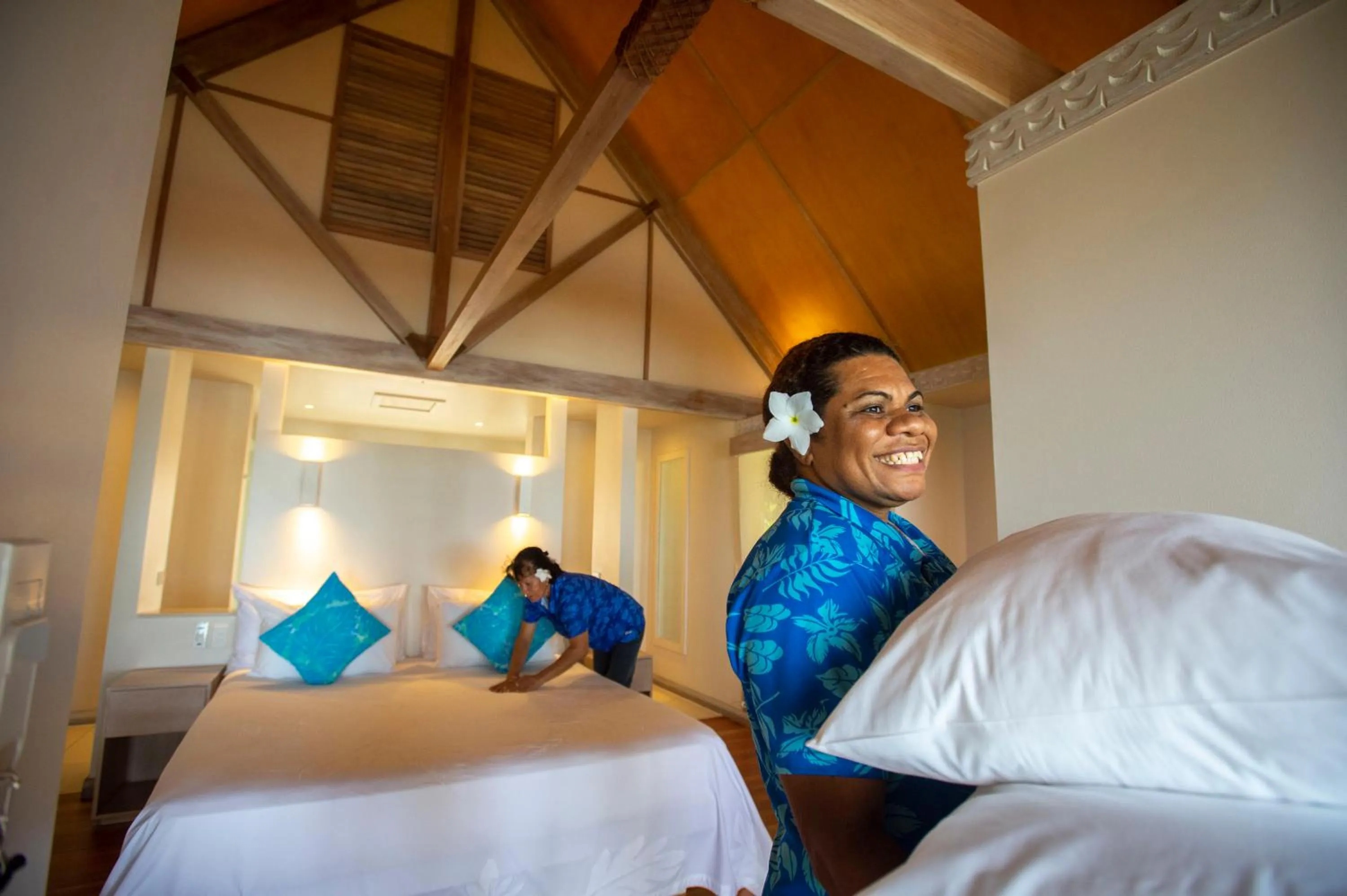 Staff, Bed in Little Polynesian Resort