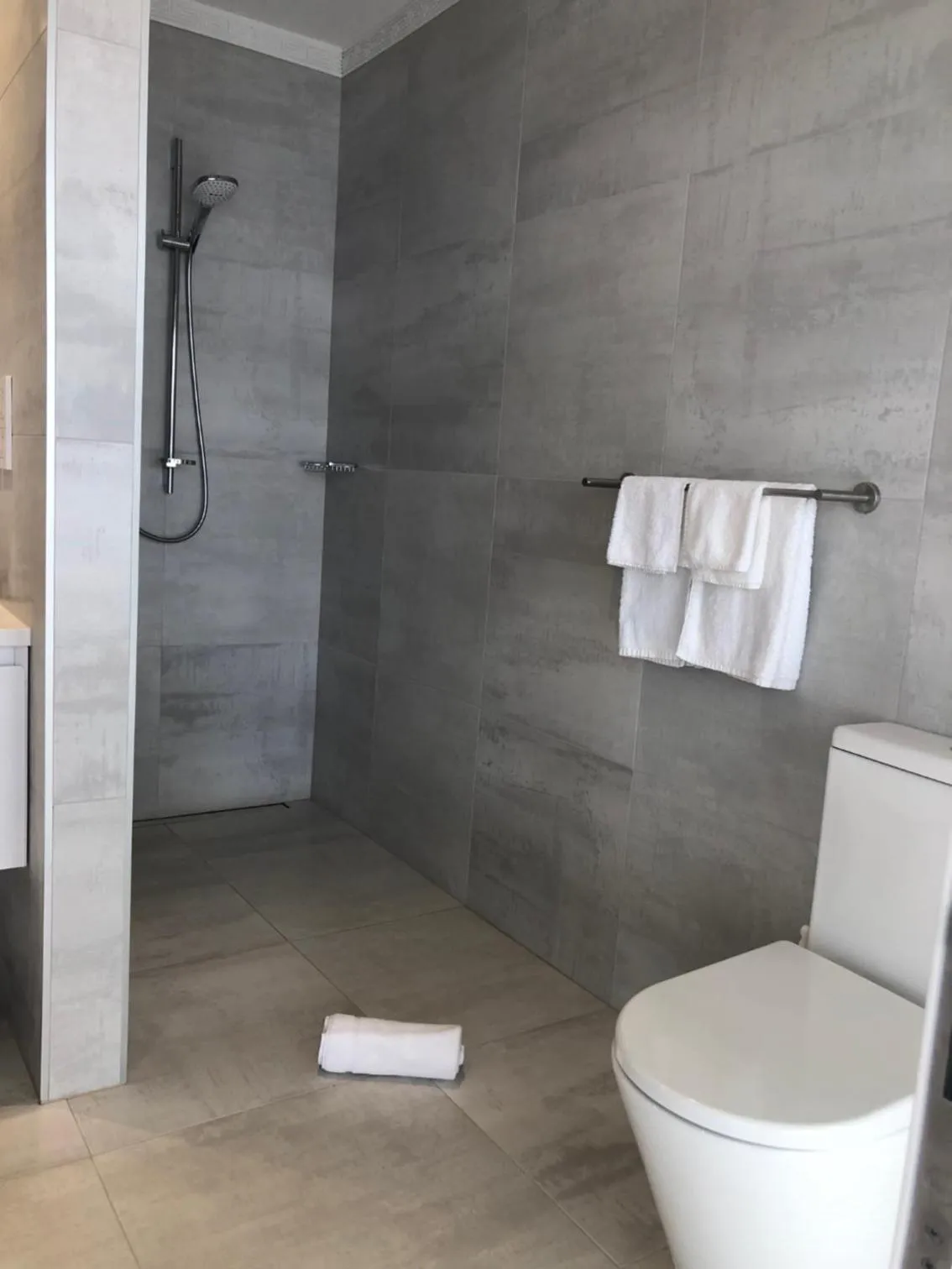 Bathroom in Little Polynesian Resort