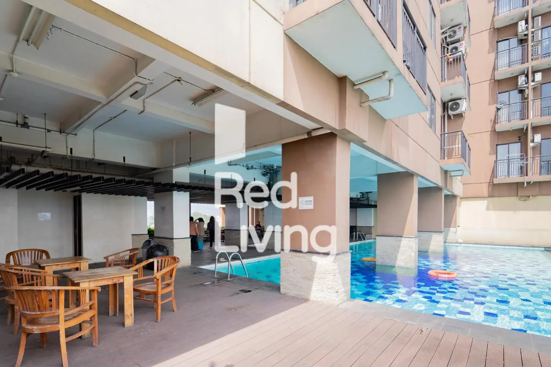 Swimming pool in RedLiving Apartemen Tamansari Panoramic - Anwar Rental Swimming pool in RedLiving Apartemen Tamansari Panoramic - Anwar Rental