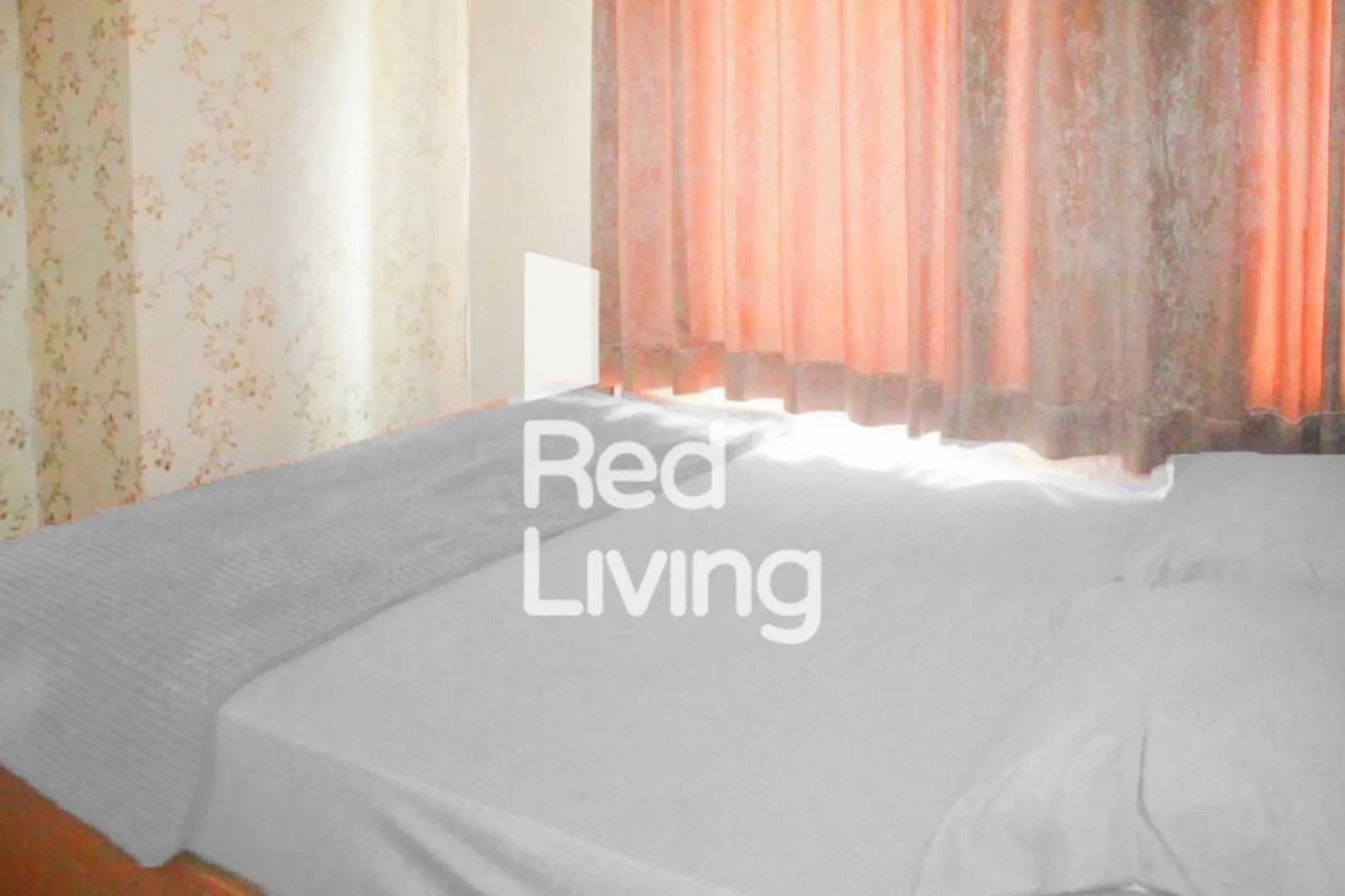 Bedroom, Bed in RedLiving Apartemen Tamansari Panoramic - Anwar Rental
