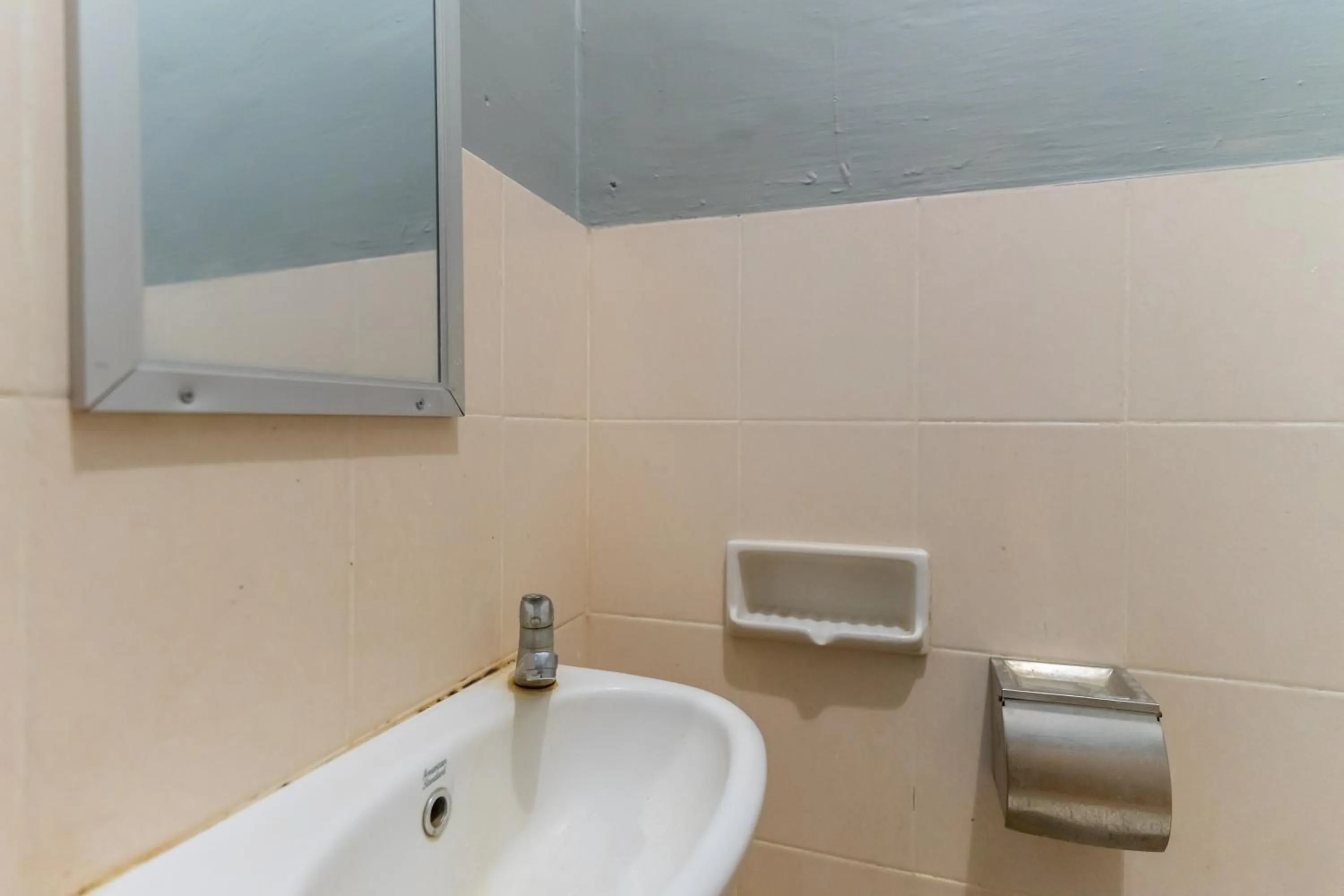 Bathroom in RedDoorz at Jalan Sei Batang Hari Medan