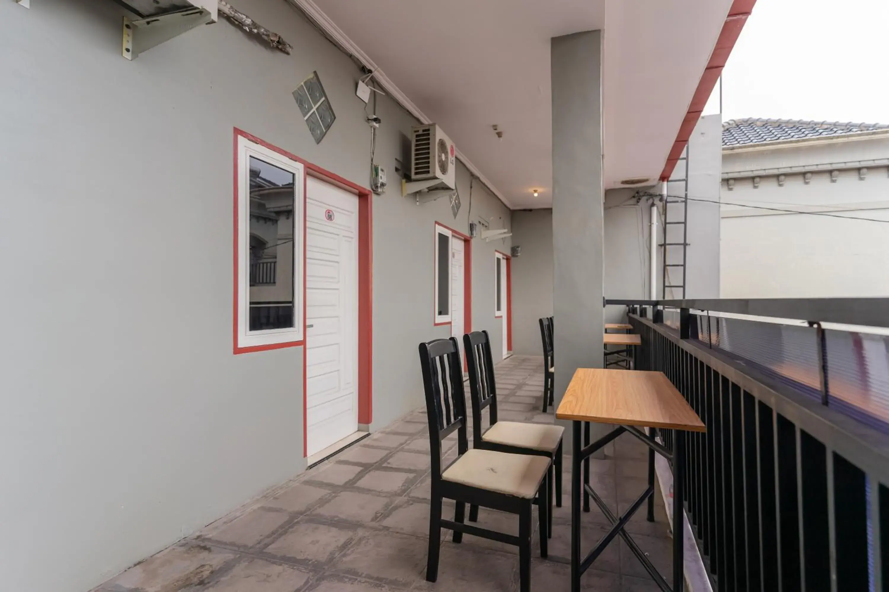 Property building in RedDoorz at Jalan Sei Batang Hari Medan Property building in RedDoorz at Jalan Sei Batang Hari Medan