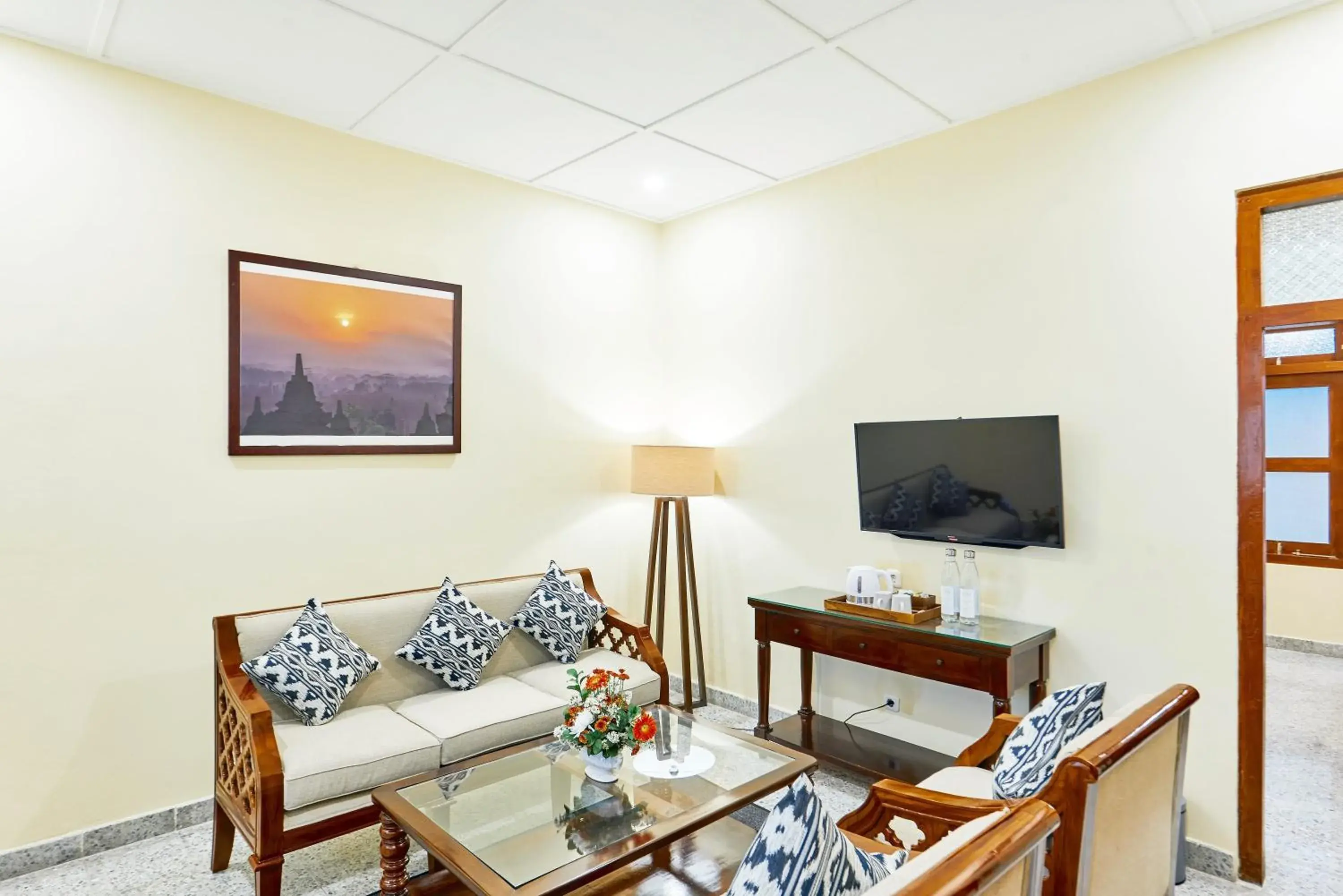 Living room in Tirtodipuran Hotel by Natts Hospitality Indonesia Living room in Tirtodipuran Hotel by Natts Hospitality Indonesia