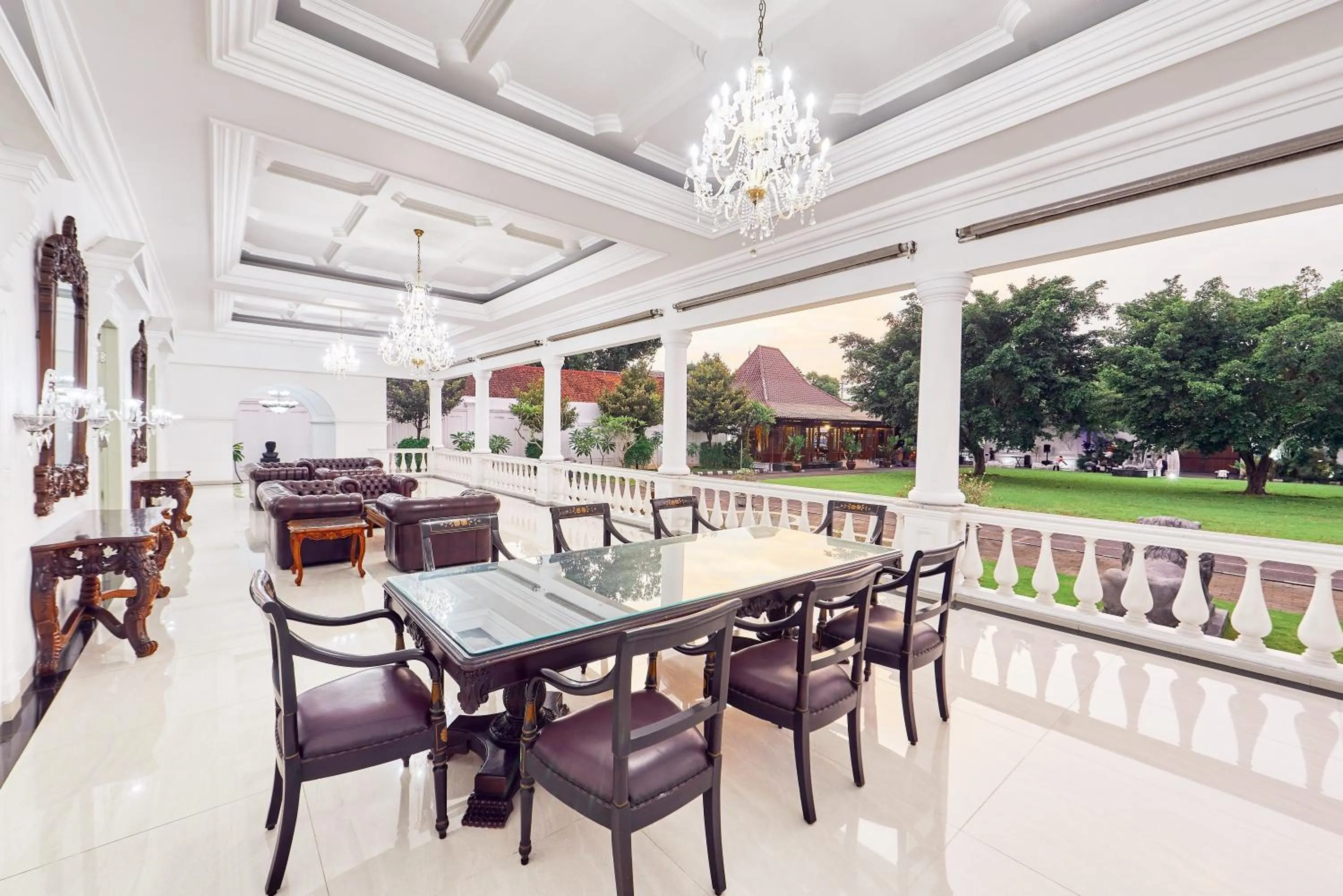 Dining area in Tirtodipuran Hotel by Natts Hospitality Indonesia