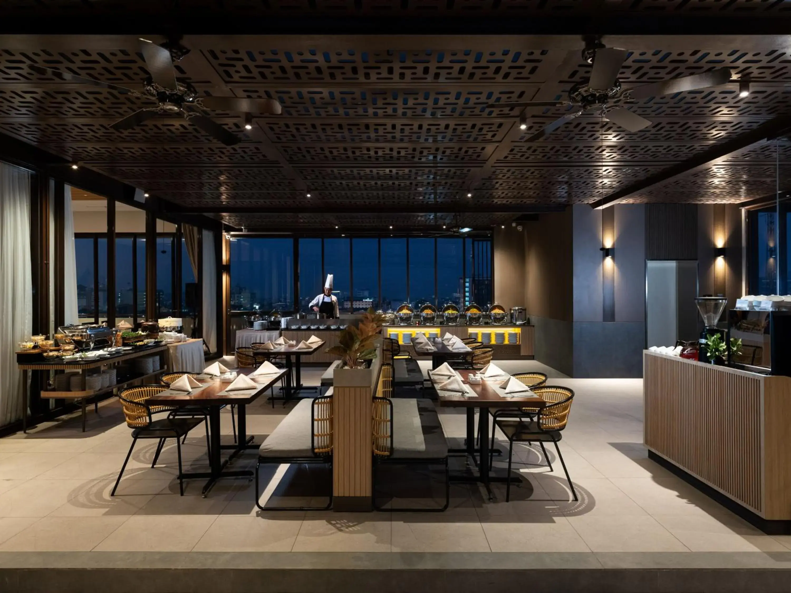 Restaurant/places to eat in Hotel Santika PasirKaliki Restaurant/places to eat in Hotel Santika PasirKaliki