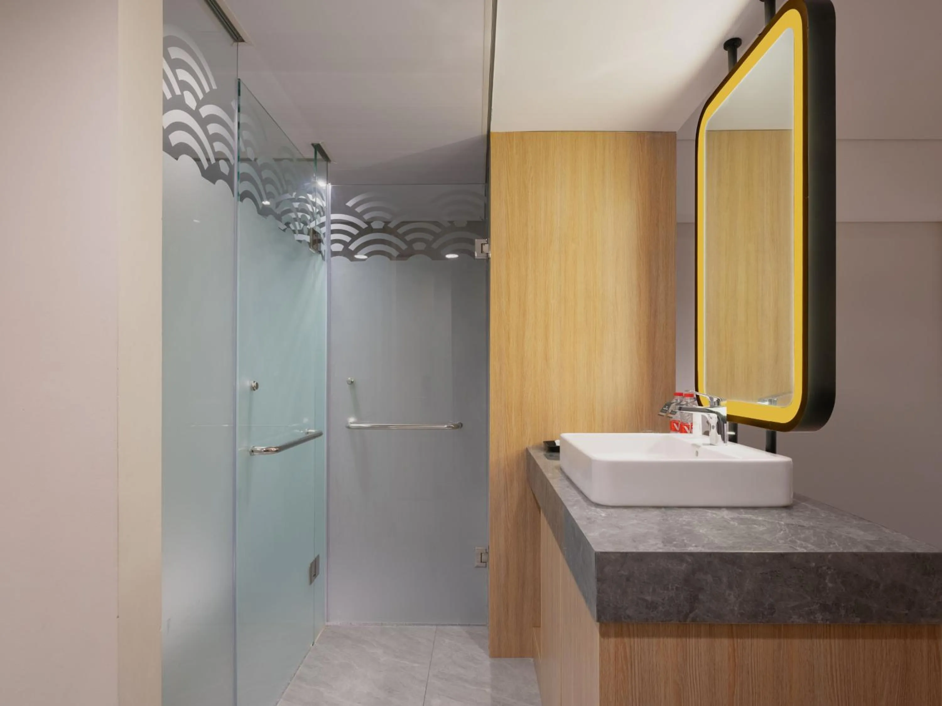 Bathroom in Hotel Santika PasirKaliki