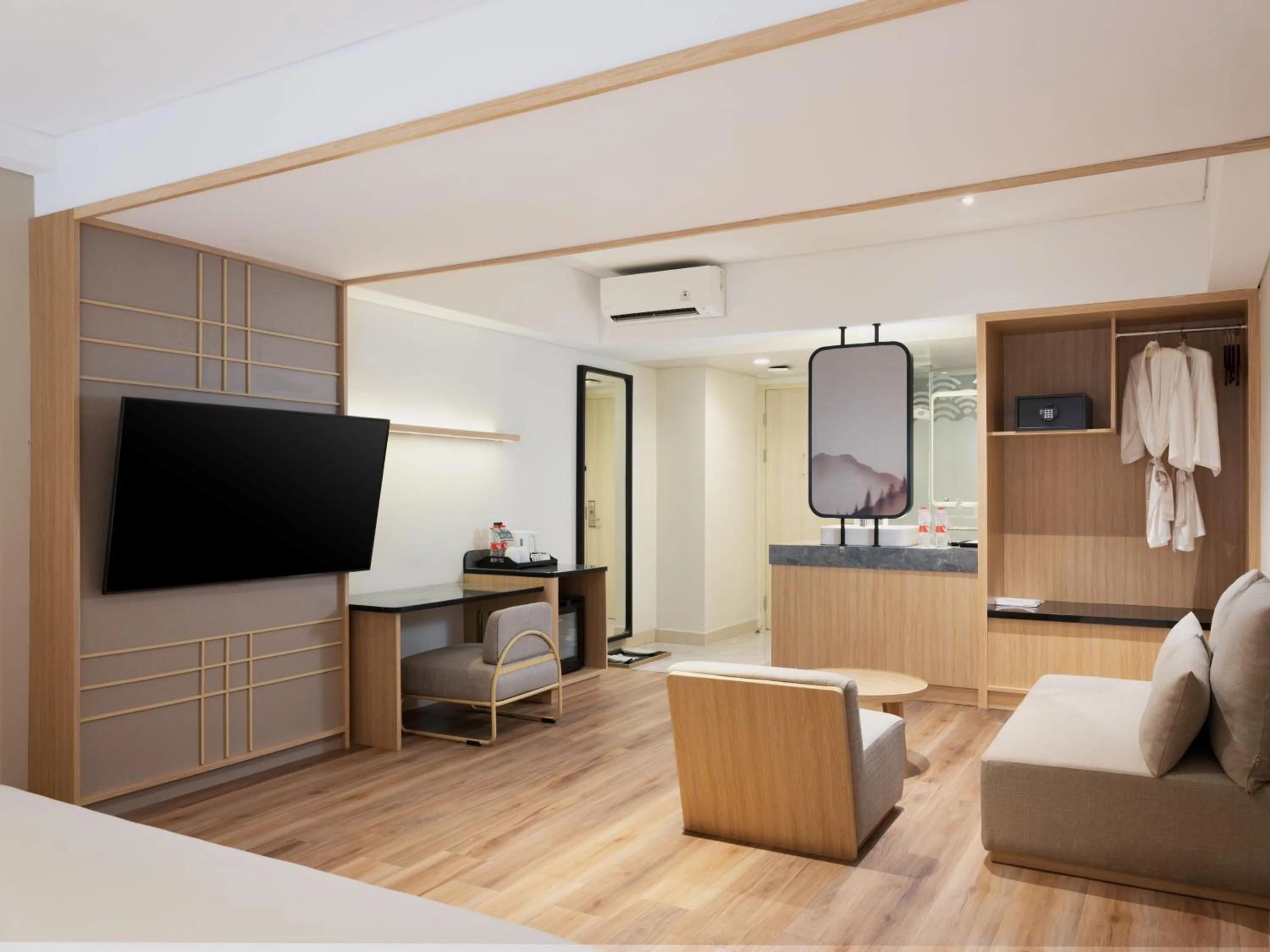 Living room, Bed in Hotel Santika PasirKaliki