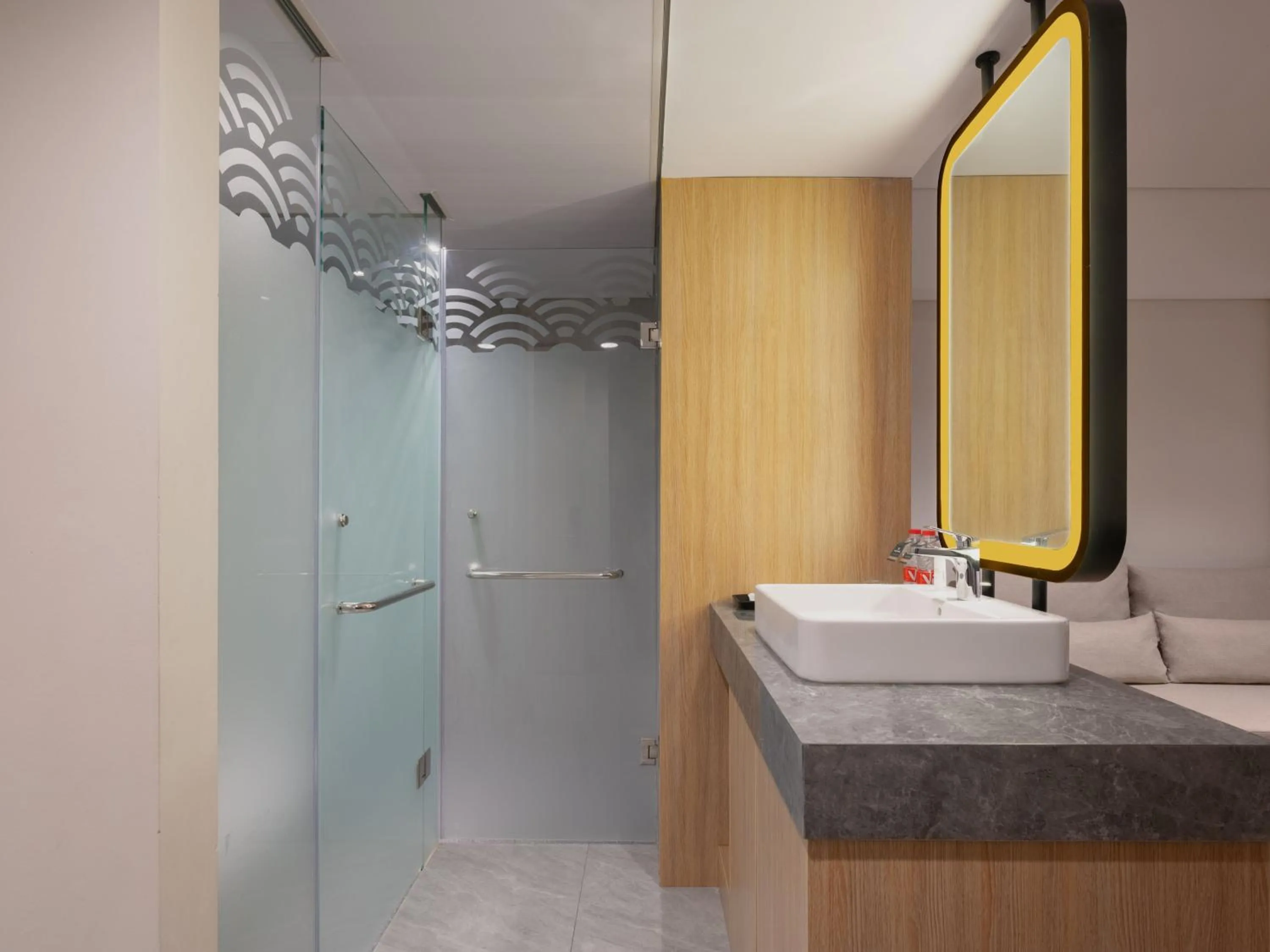 Bathroom in Hotel Santika PasirKaliki