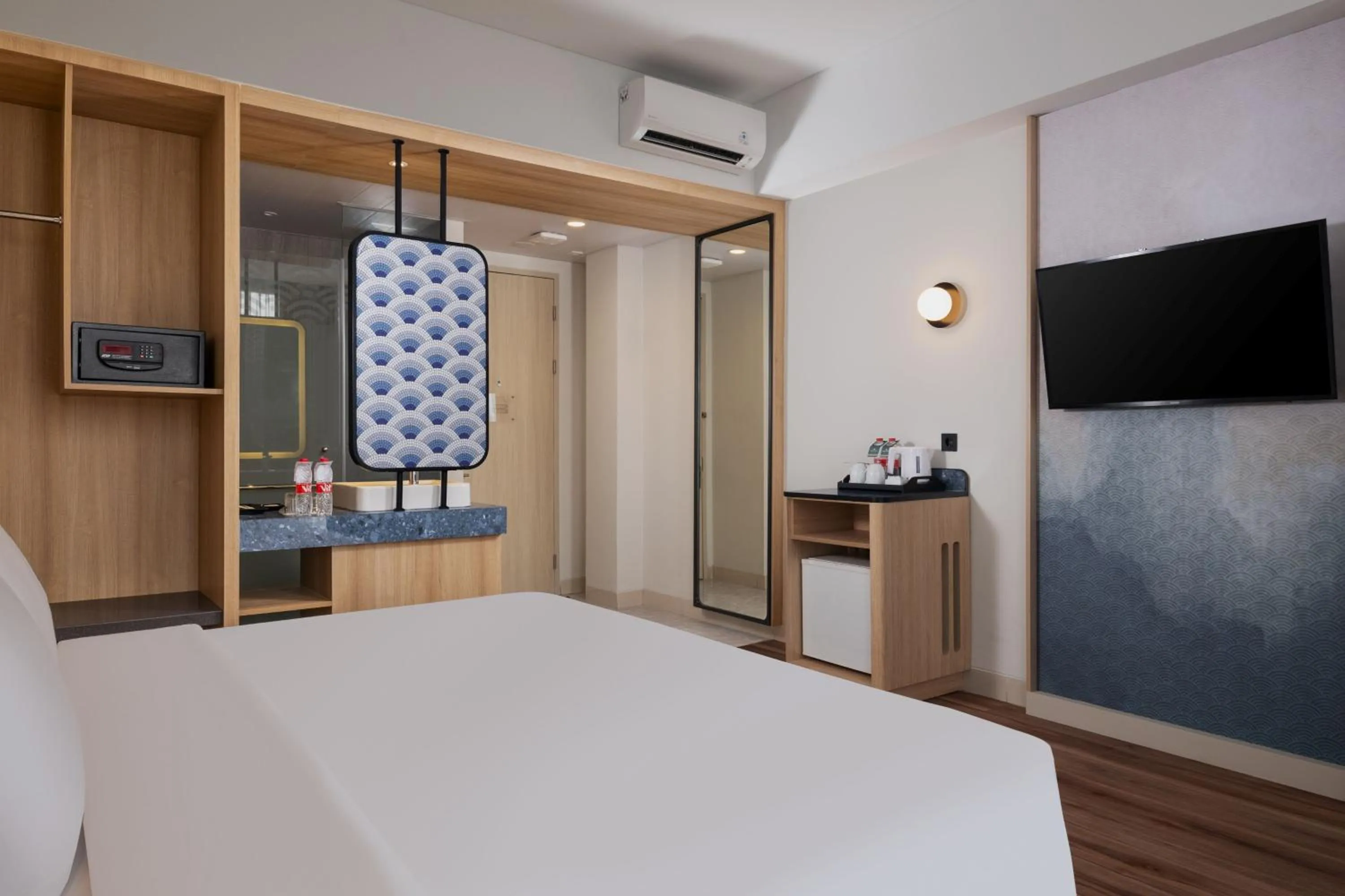 Bedroom, Bed in Hotel Santika PasirKaliki