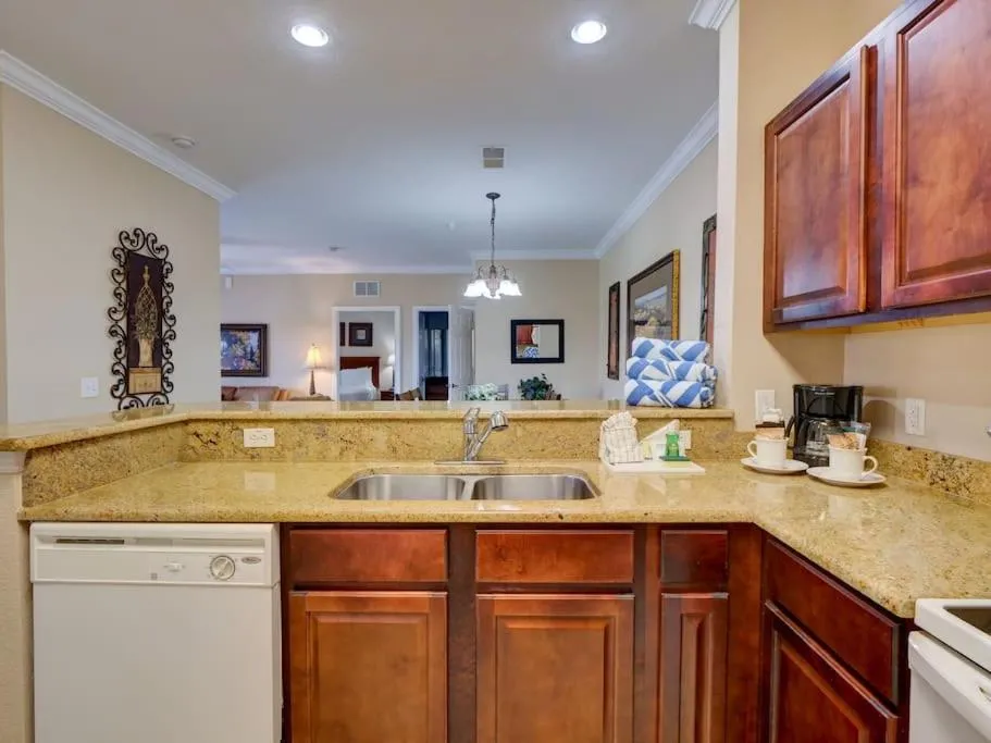 Poolside condo at Tuscana Resort with Hot Tub