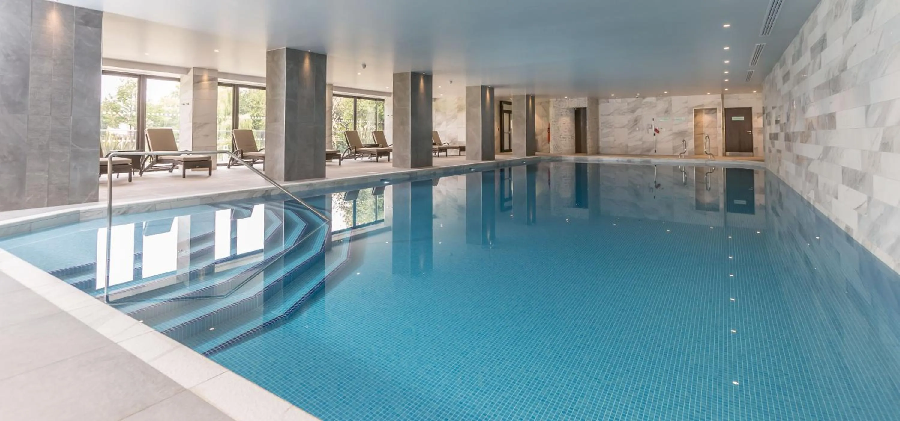 Swimming pool in St. Pierre Park Hotel & Golf