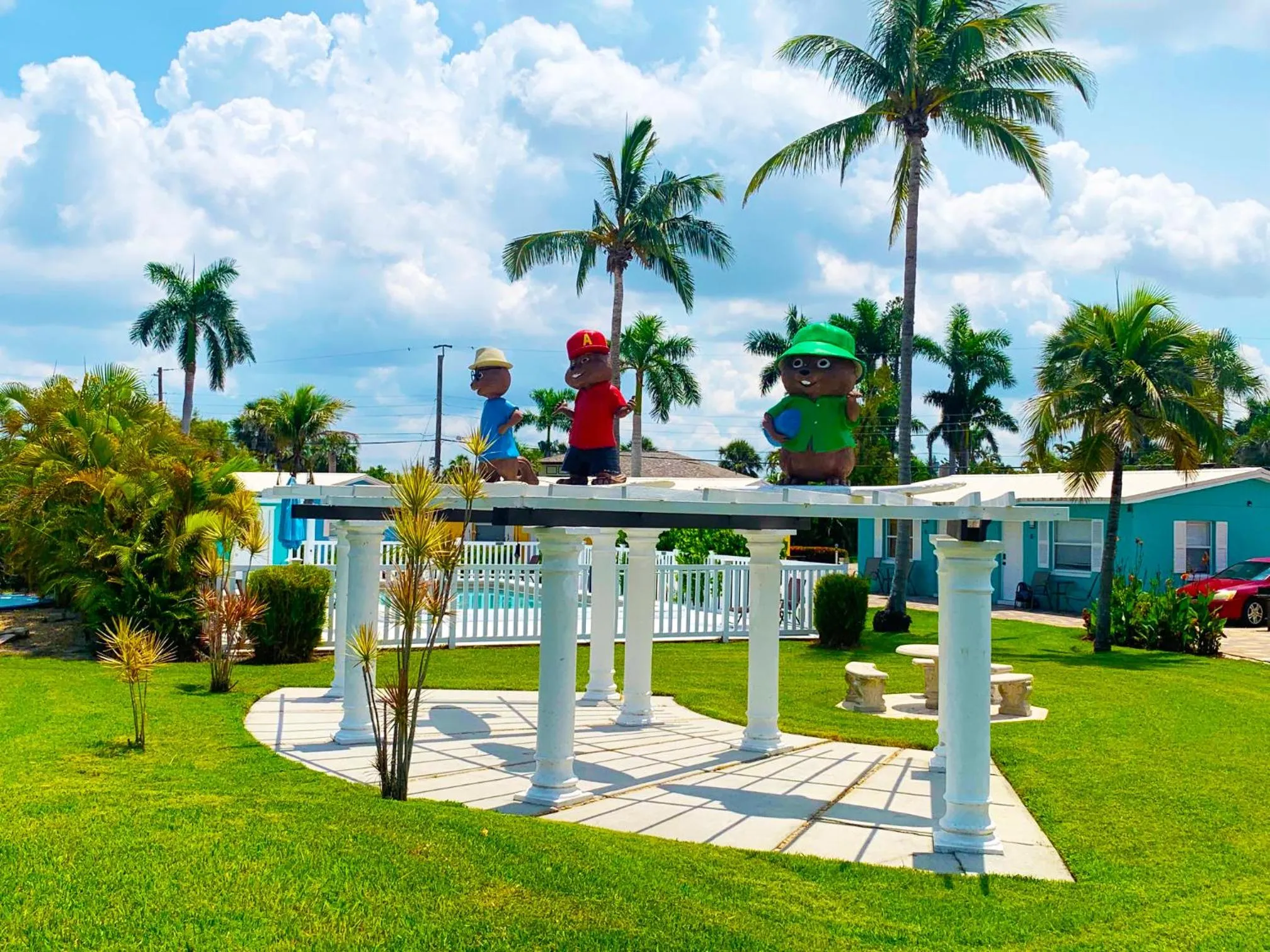 Natural landscape in Cottage Bungalow Near Beach! King Bed with Pool & BBQ