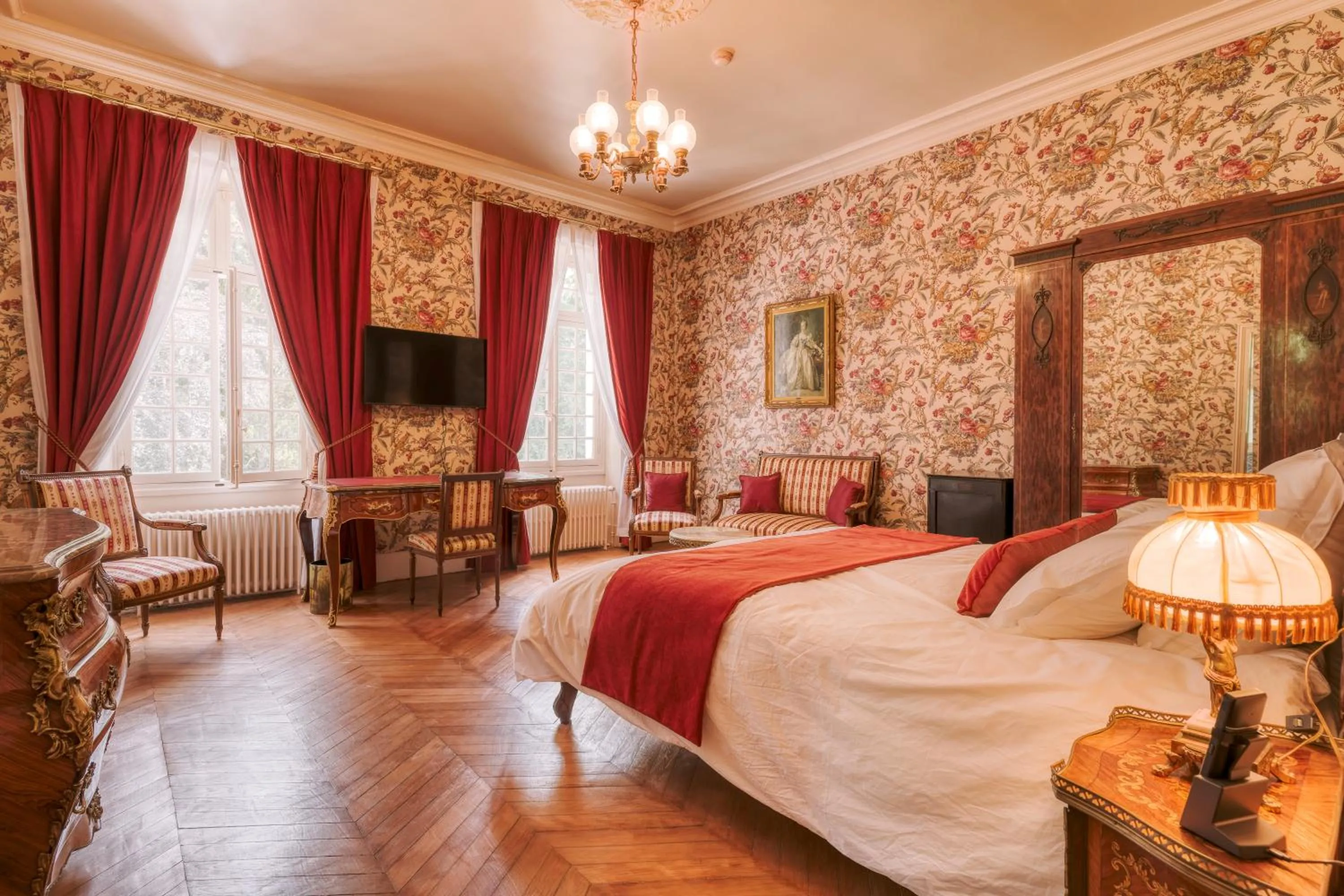 Bedroom, Bed in Le Petit Château de Barbizon au Bois du Mée
