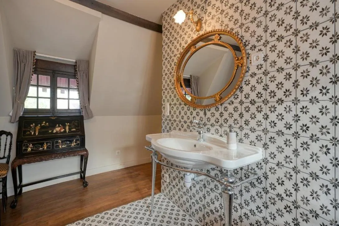 Le Petit Château de Barbizon au Bois du Mée