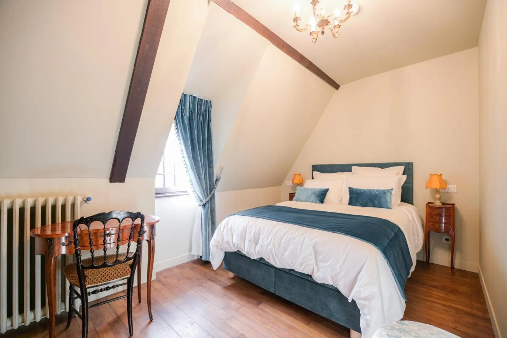 Bed in Le Petit Château de Barbizon au Bois du Mée