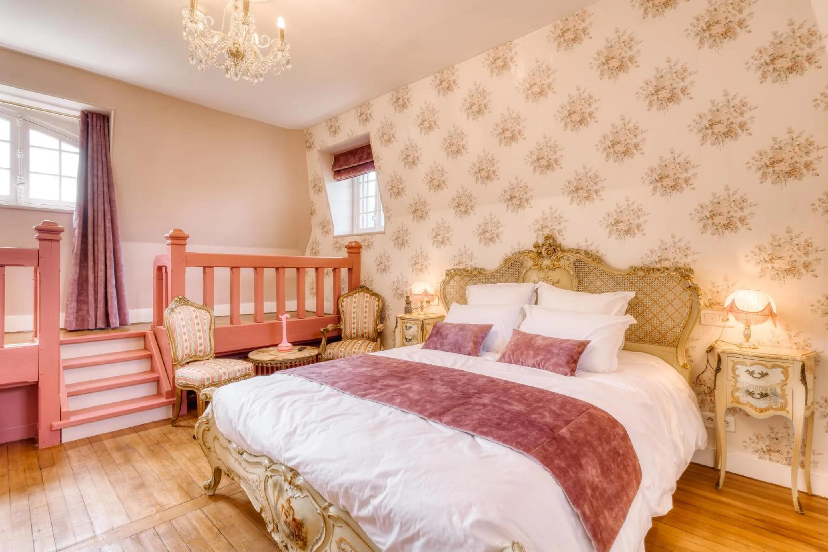 Bed in Le Petit Château de Barbizon au Bois du Mée