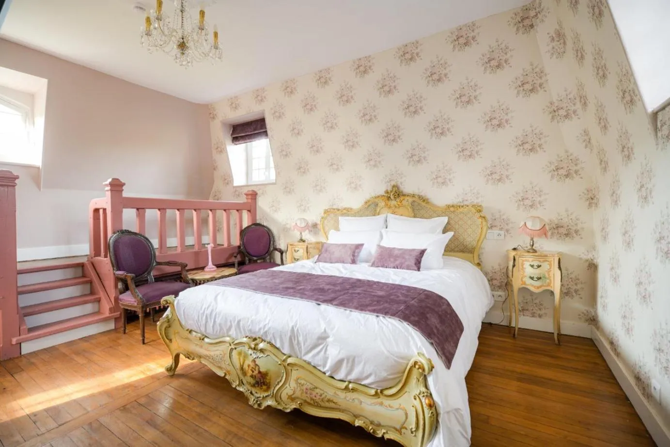 Bed in Le Petit Château de Barbizon au Bois du Mée