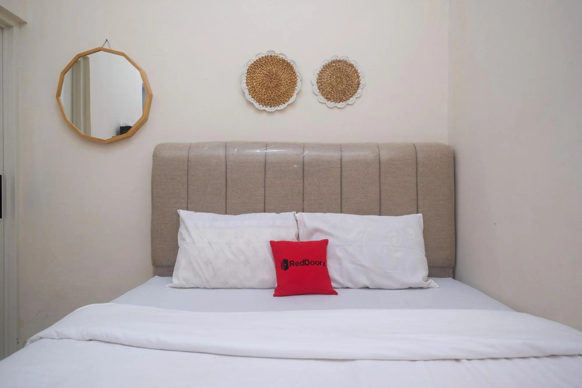 Bed in RedDoorz Syariah near Universitas Mercu Buana Kampus 2 Yogyakarta