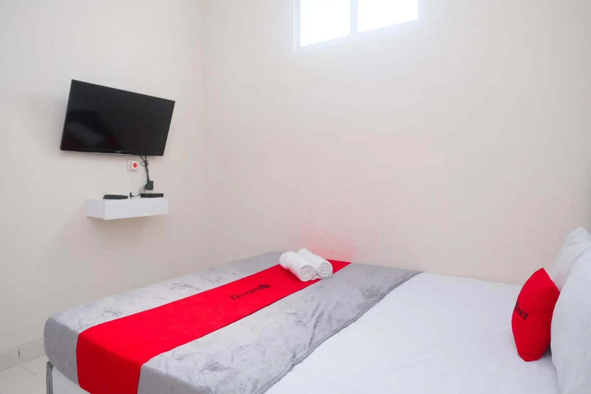 Bed in RedDoorz Syariah near Universitas Mercu Buana Kampus 2 Yogyakarta Bed in RedDoorz Syariah near Universitas Mercu Buana Kampus 2 Yogyakarta