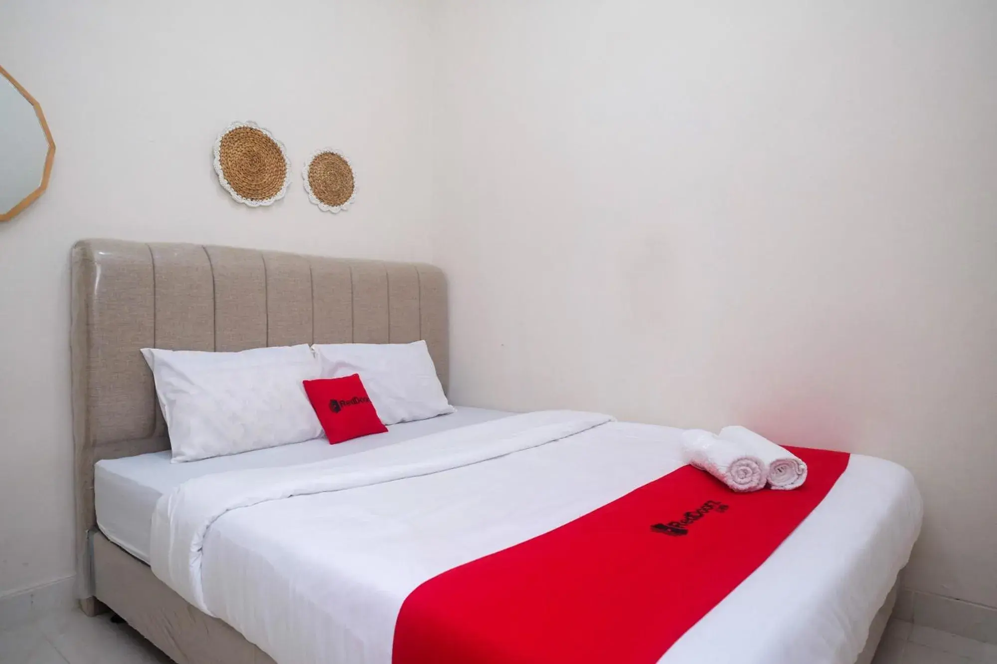 Bed in RedDoorz Syariah near Universitas Mercu Buana Kampus 2 Yogyakarta Bed in RedDoorz Syariah near Universitas Mercu Buana Kampus 2 Yogyakarta