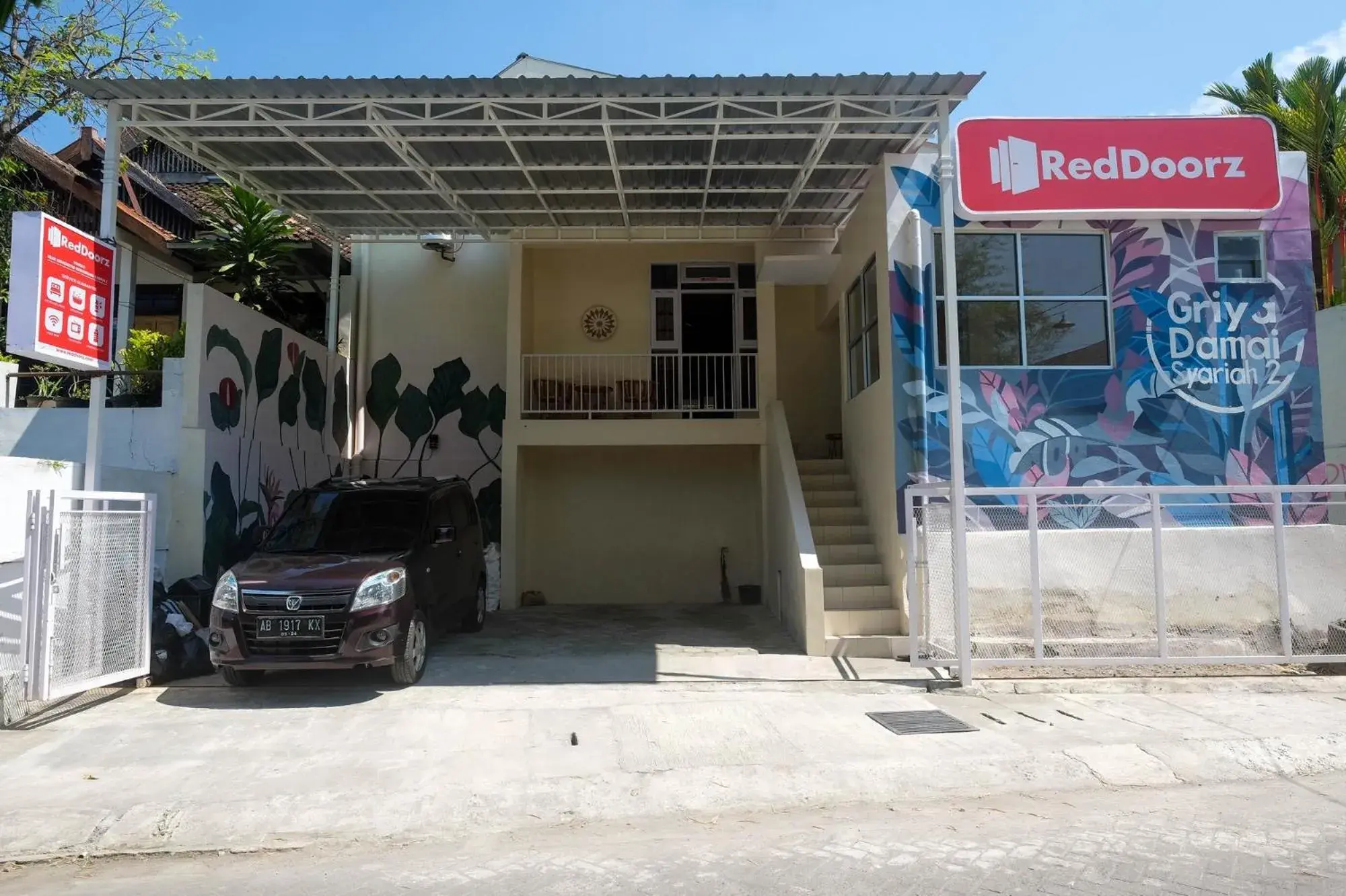 Property building in RedDoorz Syariah near Universitas Mercu Buana Kampus 2 Yogyakarta Property building in RedDoorz Syariah near Universitas Mercu Buana Kampus 2 Yogyakarta