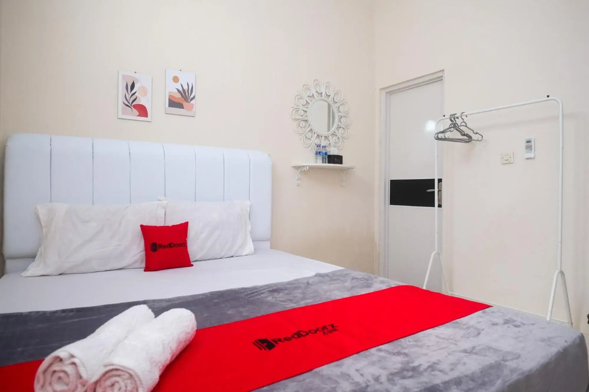 Bed in RedDoorz Syariah near Universitas Mercu Buana Kampus 2 Yogyakarta Bed in RedDoorz Syariah near Universitas Mercu Buana Kampus 2 Yogyakarta