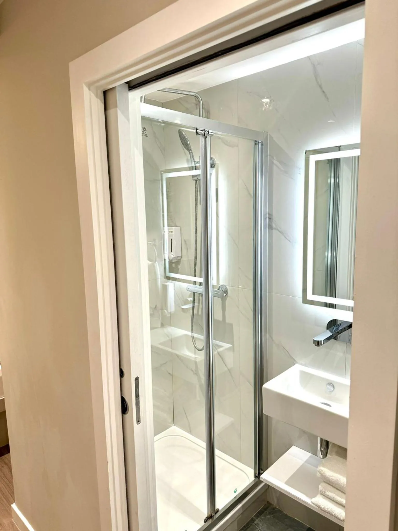 Shower in NOX Richmond