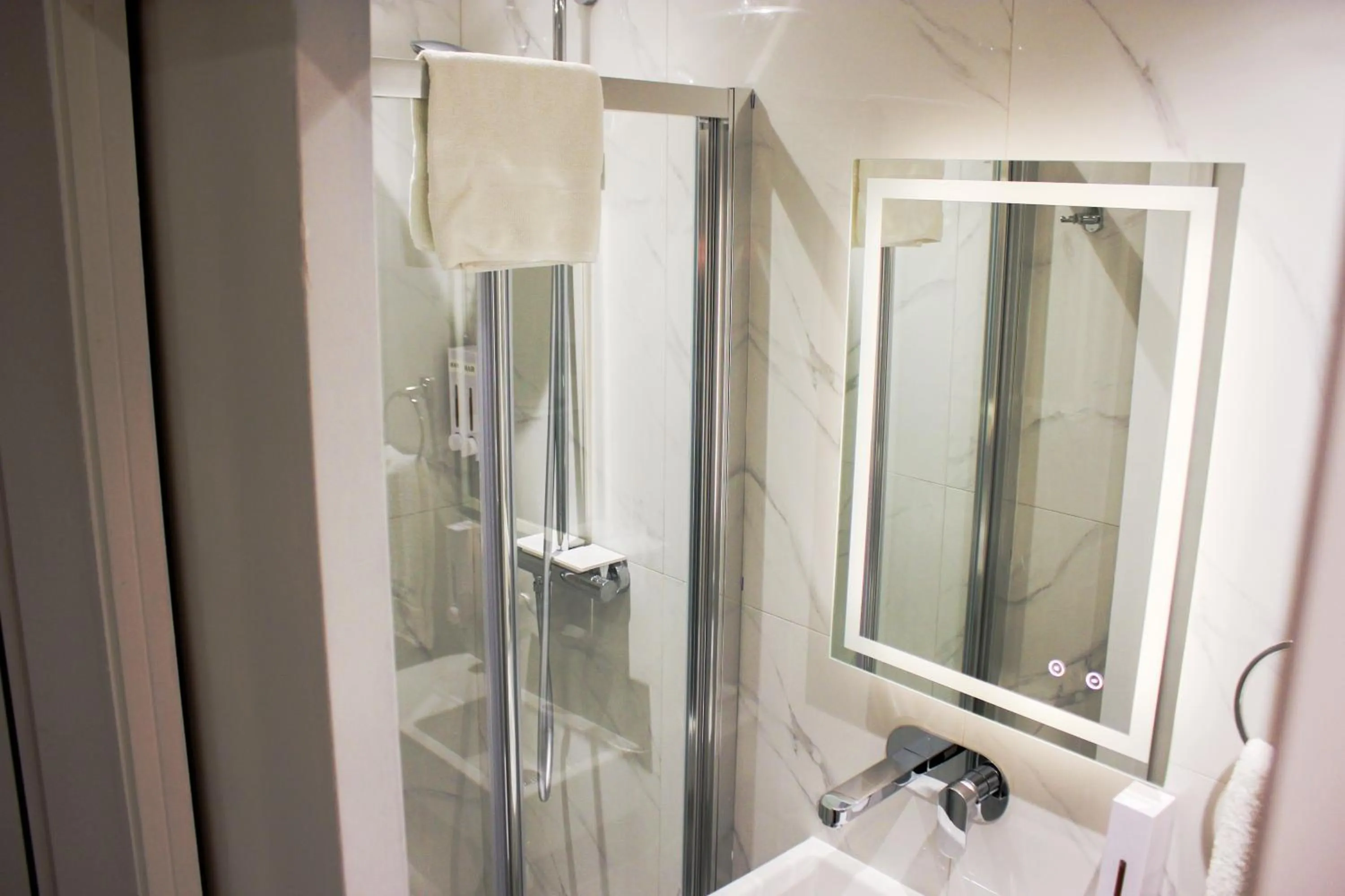 Shower in NOX Richmond