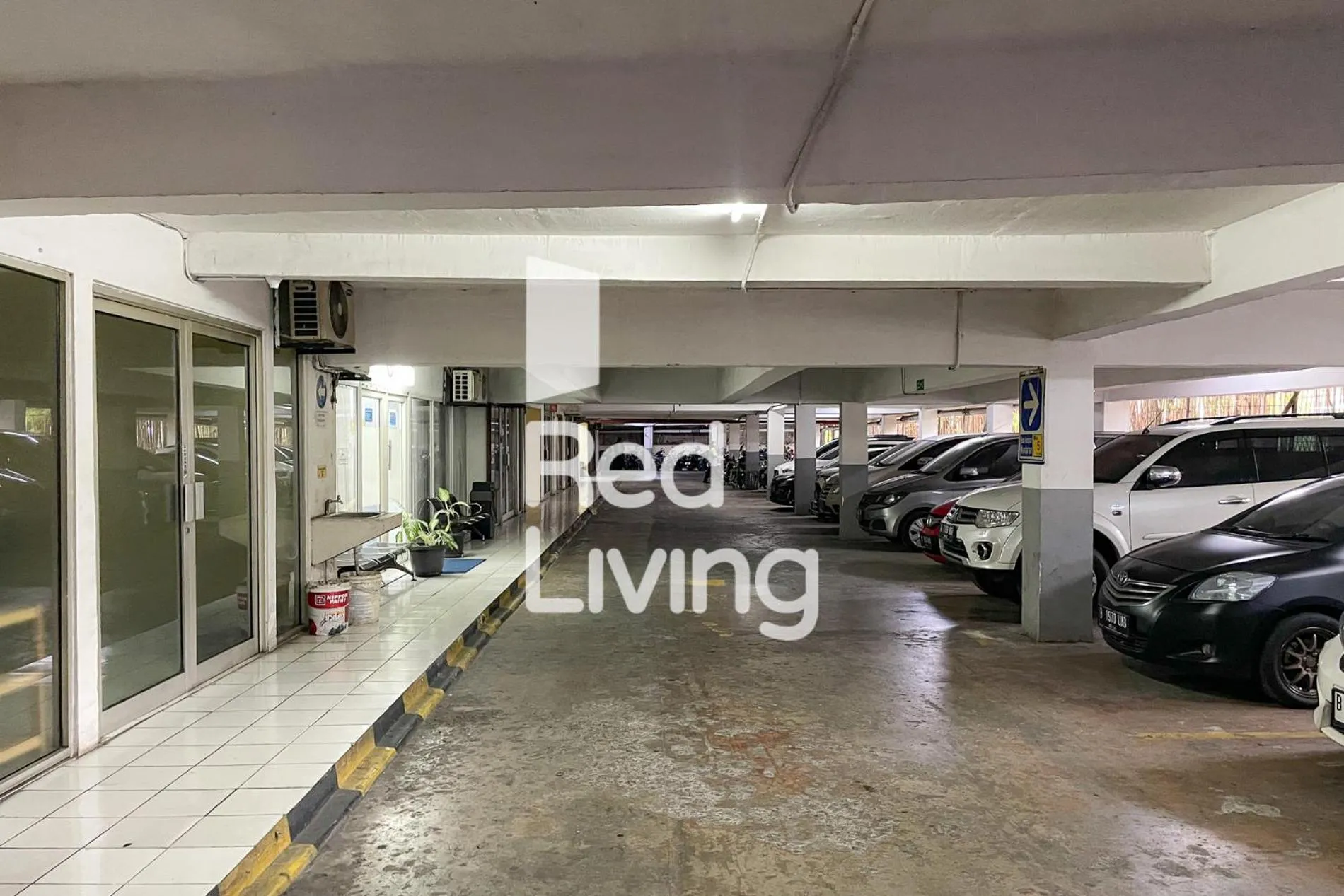 Parking in RedLiving Apartemen Paragon Village Karawaci - Ujang Rooms
