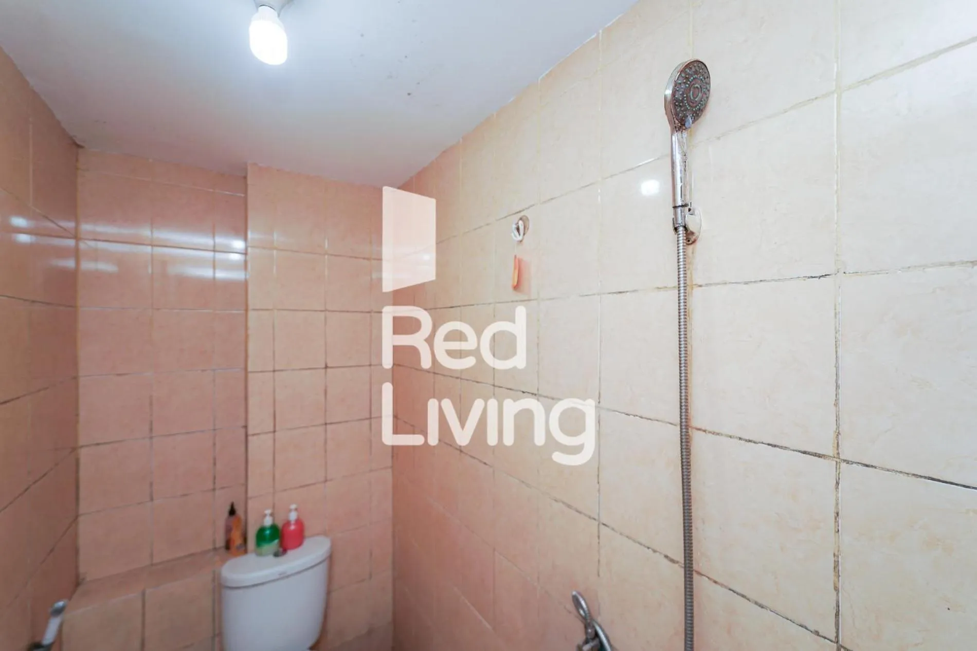 Bathroom in RedLiving Apartemen Paragon Village Karawaci - Ujang Rooms
