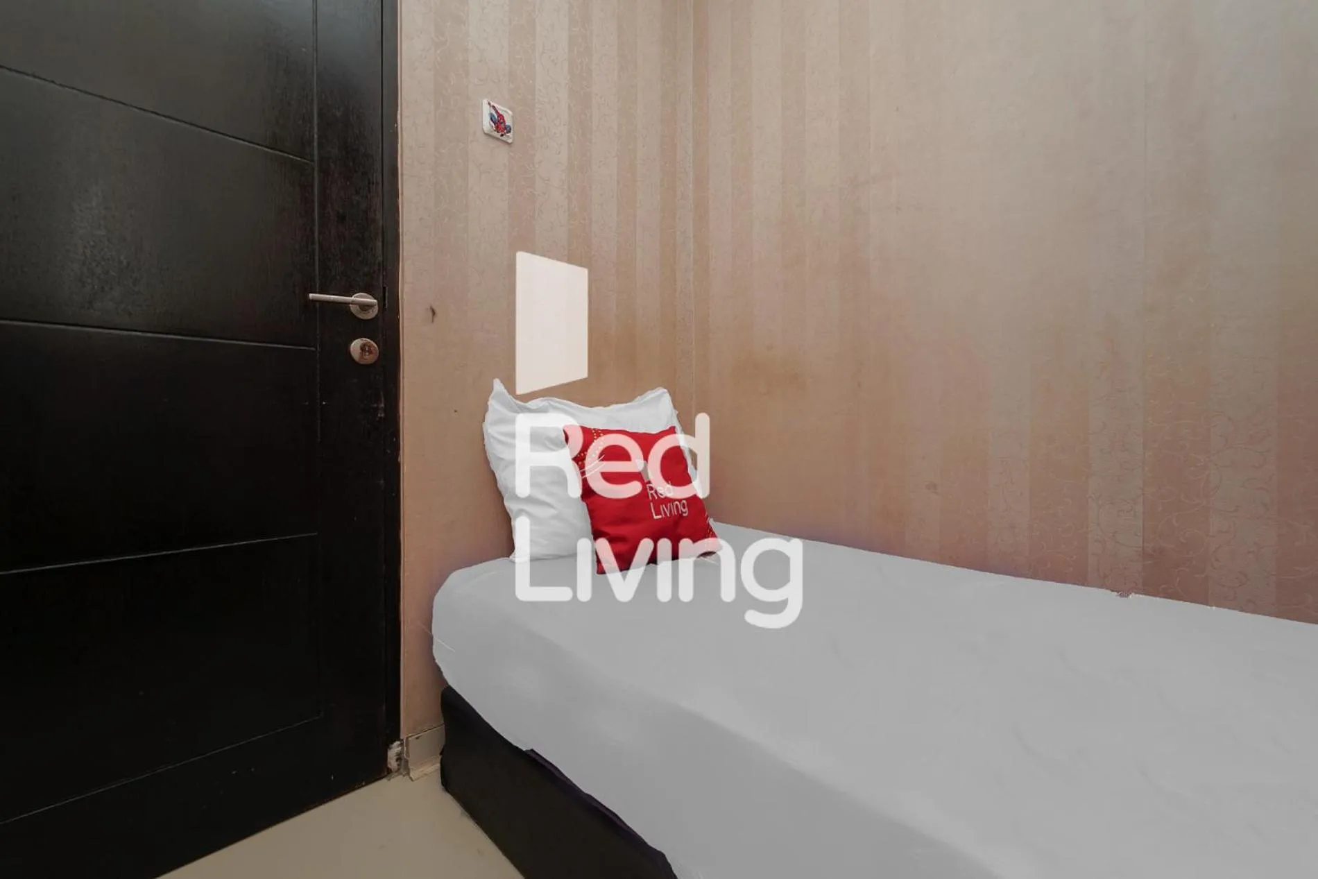 Bedroom, Bed in RedLiving Apartemen Paragon Village Karawaci - Ujang Rooms