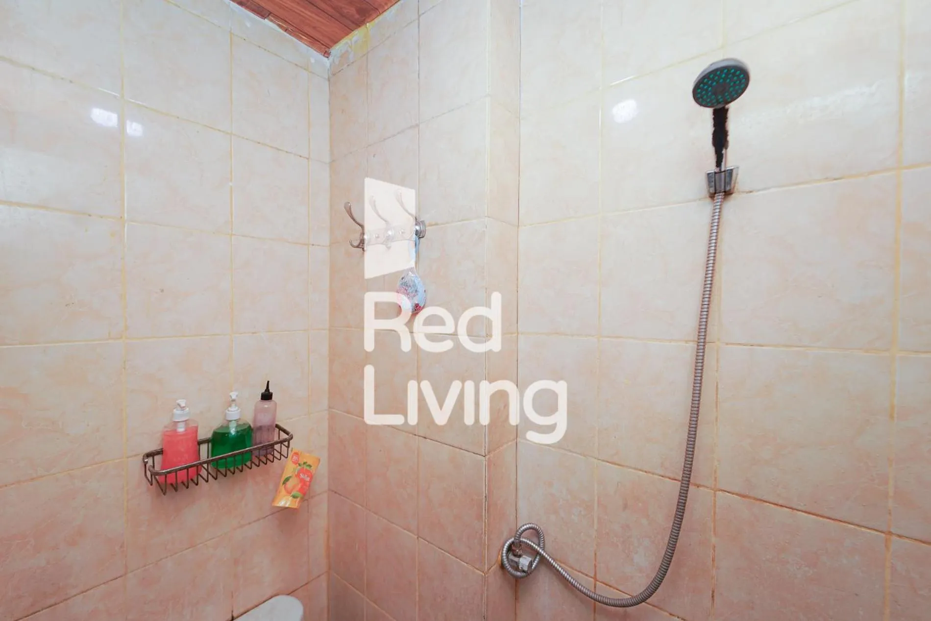 Bathroom in RedLiving Apartemen Paragon Village Karawaci - Ujang Rooms