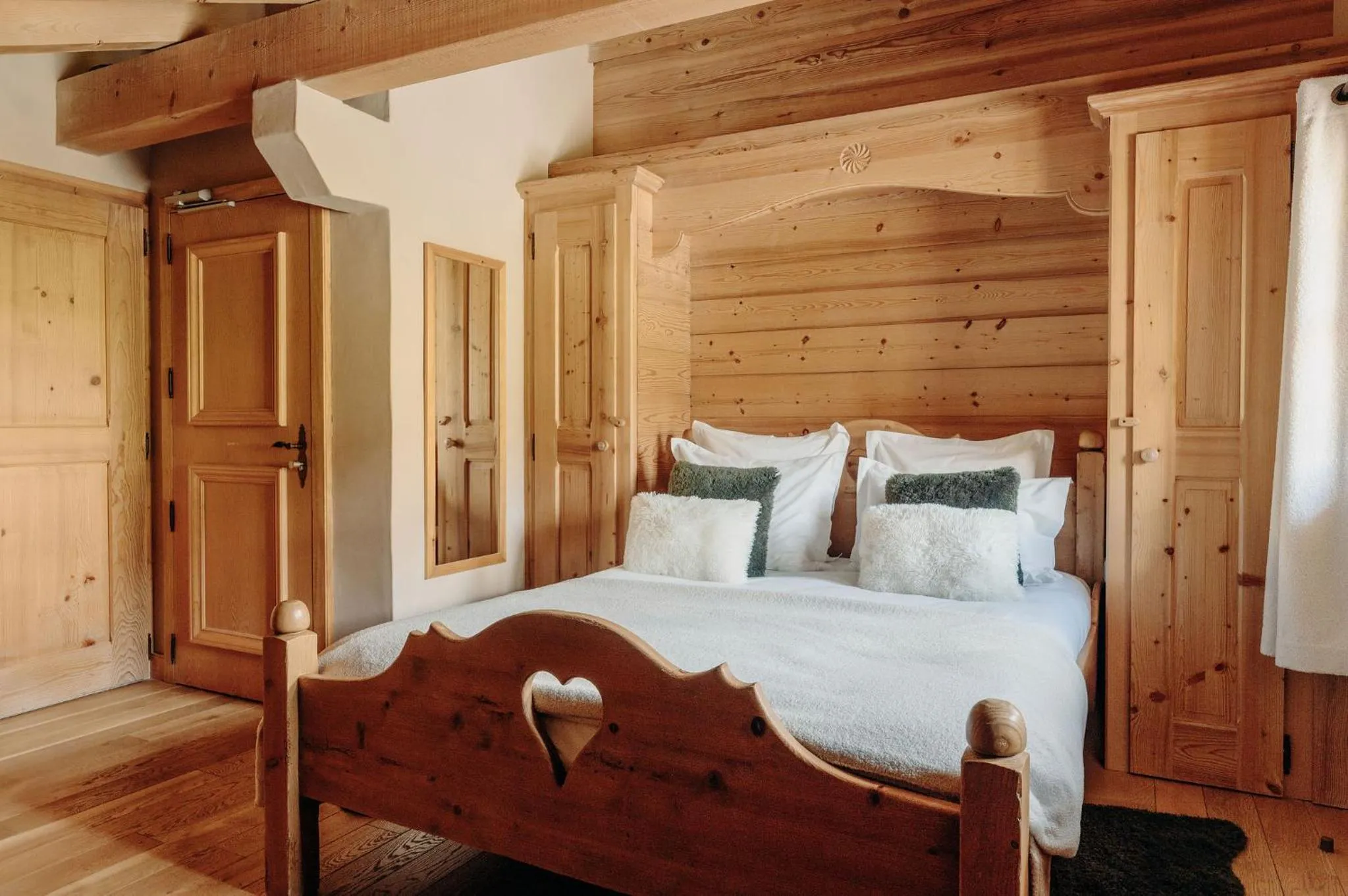 Photo of the whole room, Bed in Le Chalet Hôtel Cordon Adults Only