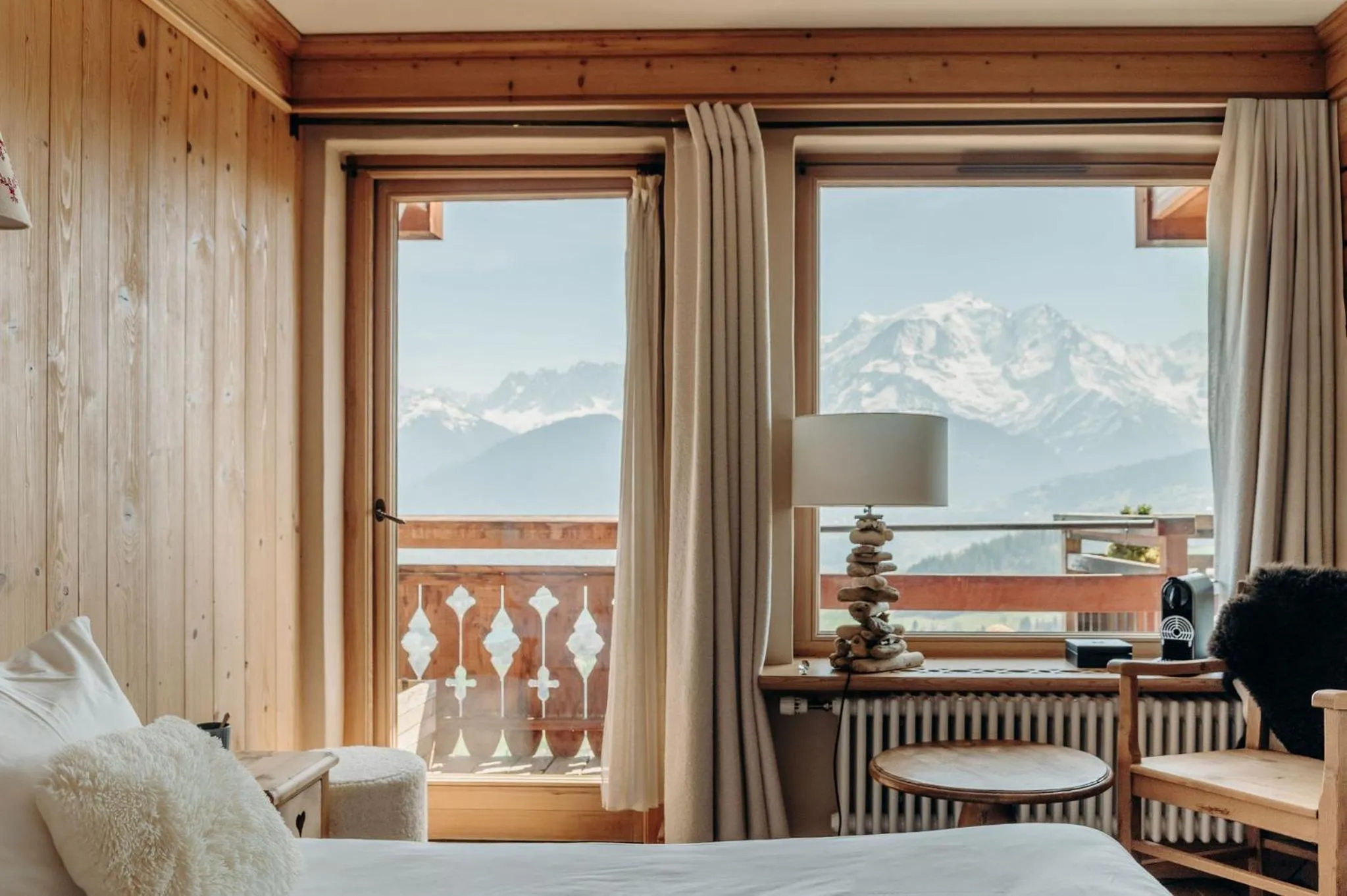 Bedroom, Bed in Le Chalet Hôtel Cordon Adults Only