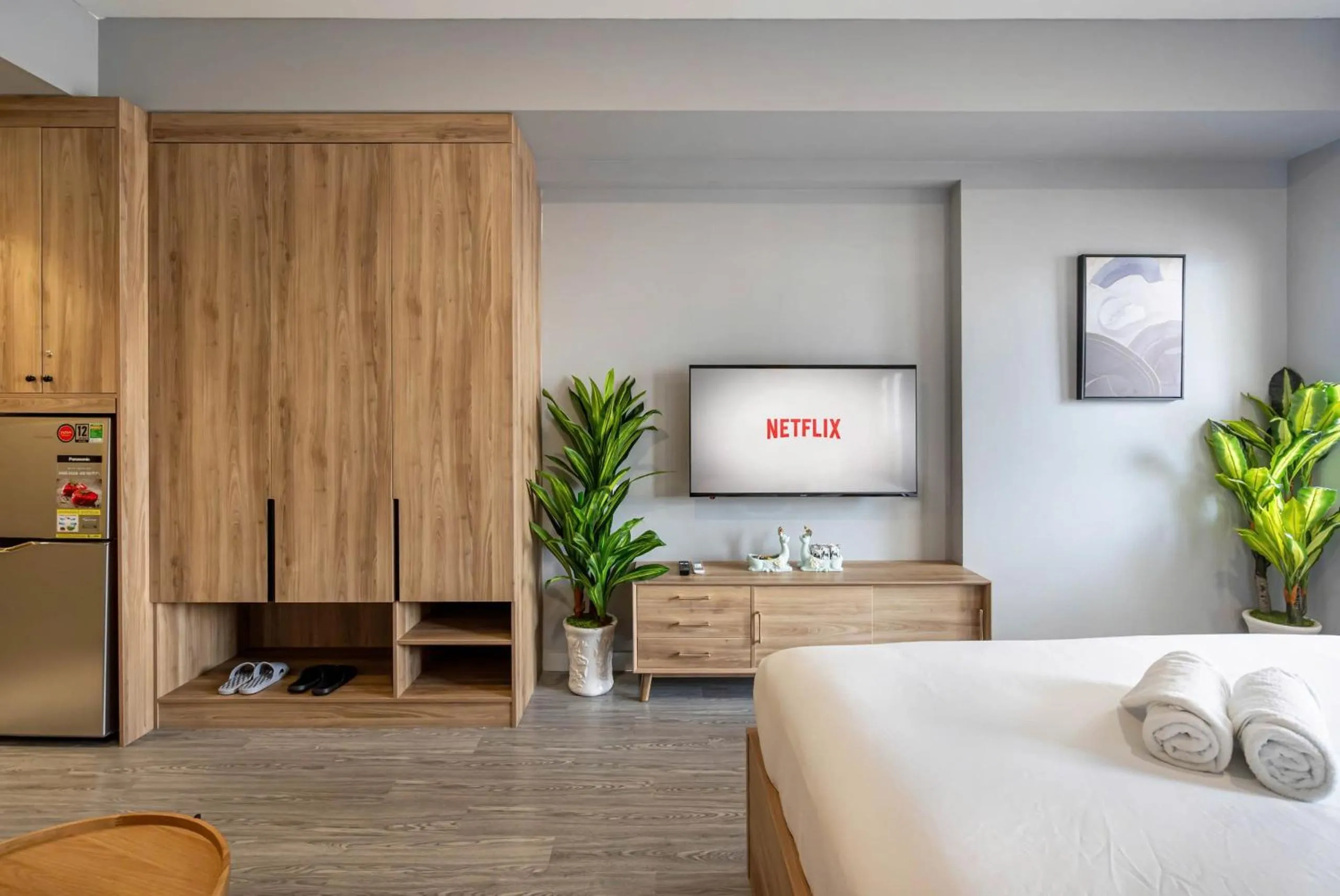 Communal lounge/ TV room, Bed in Otis Soho Saigon Balcony Apartment