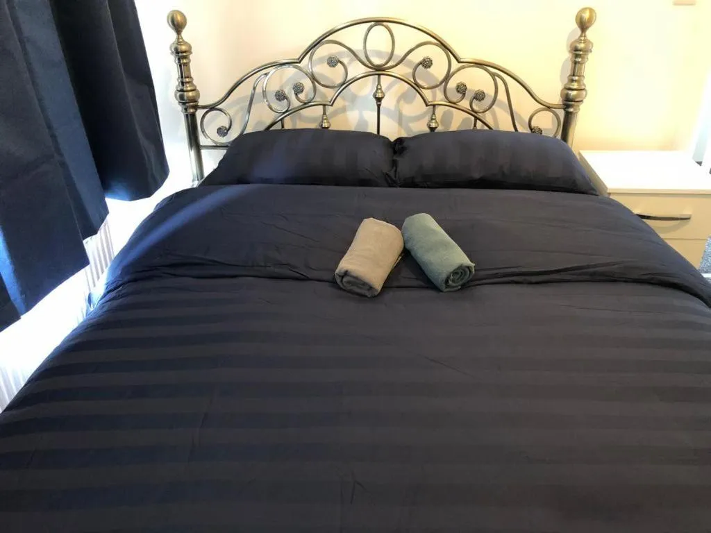 Bedroom, Bed in Rahal Ilford