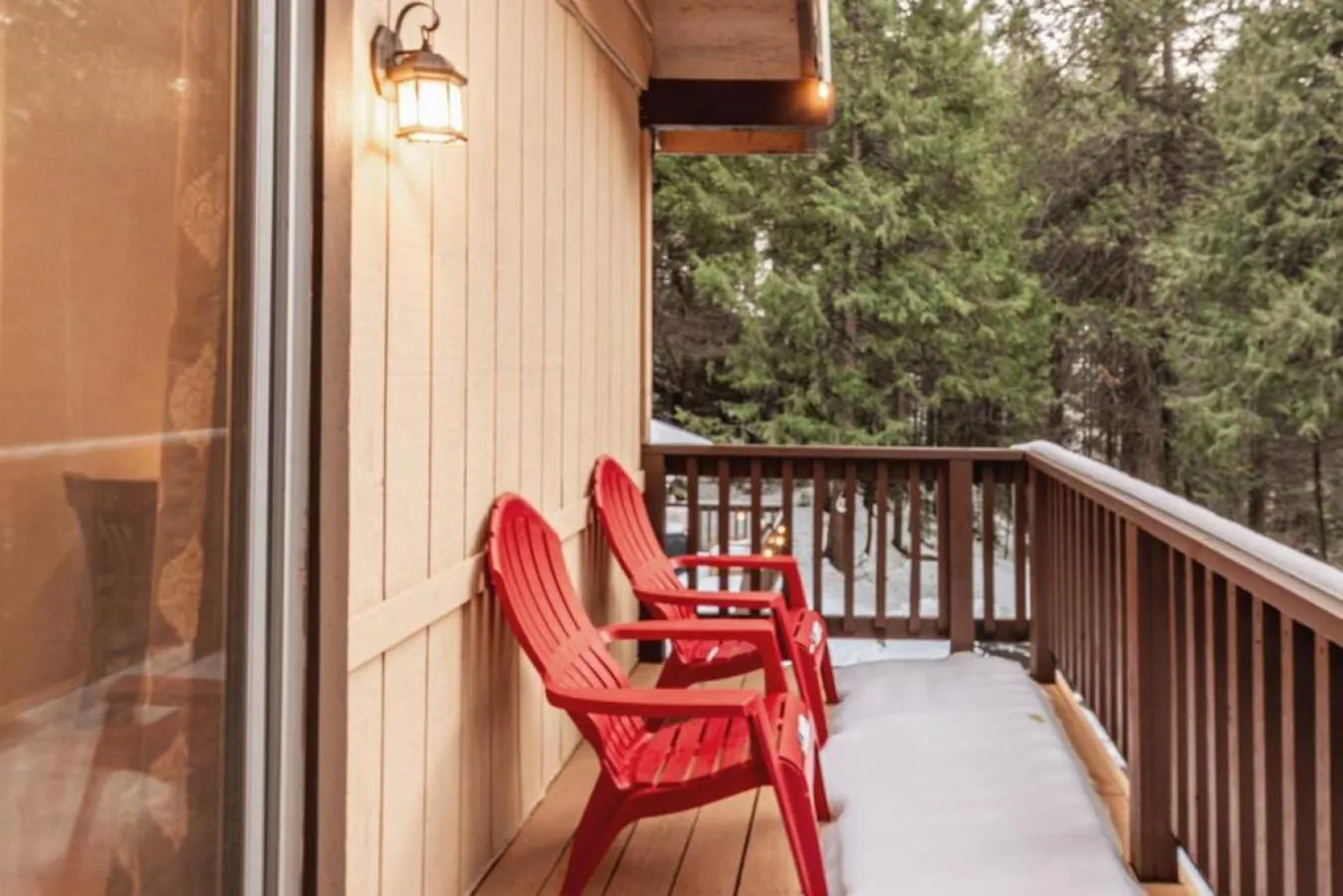 Red Rock Falls Cabin, 8 miles from Yosemite South Gate, with trailhead, Game Room and HotTub