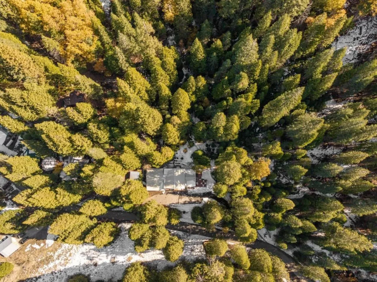 Red Rock Falls Cabin, 8 miles from Yosemite South Gate, with trailhead, Game Room and HotTub