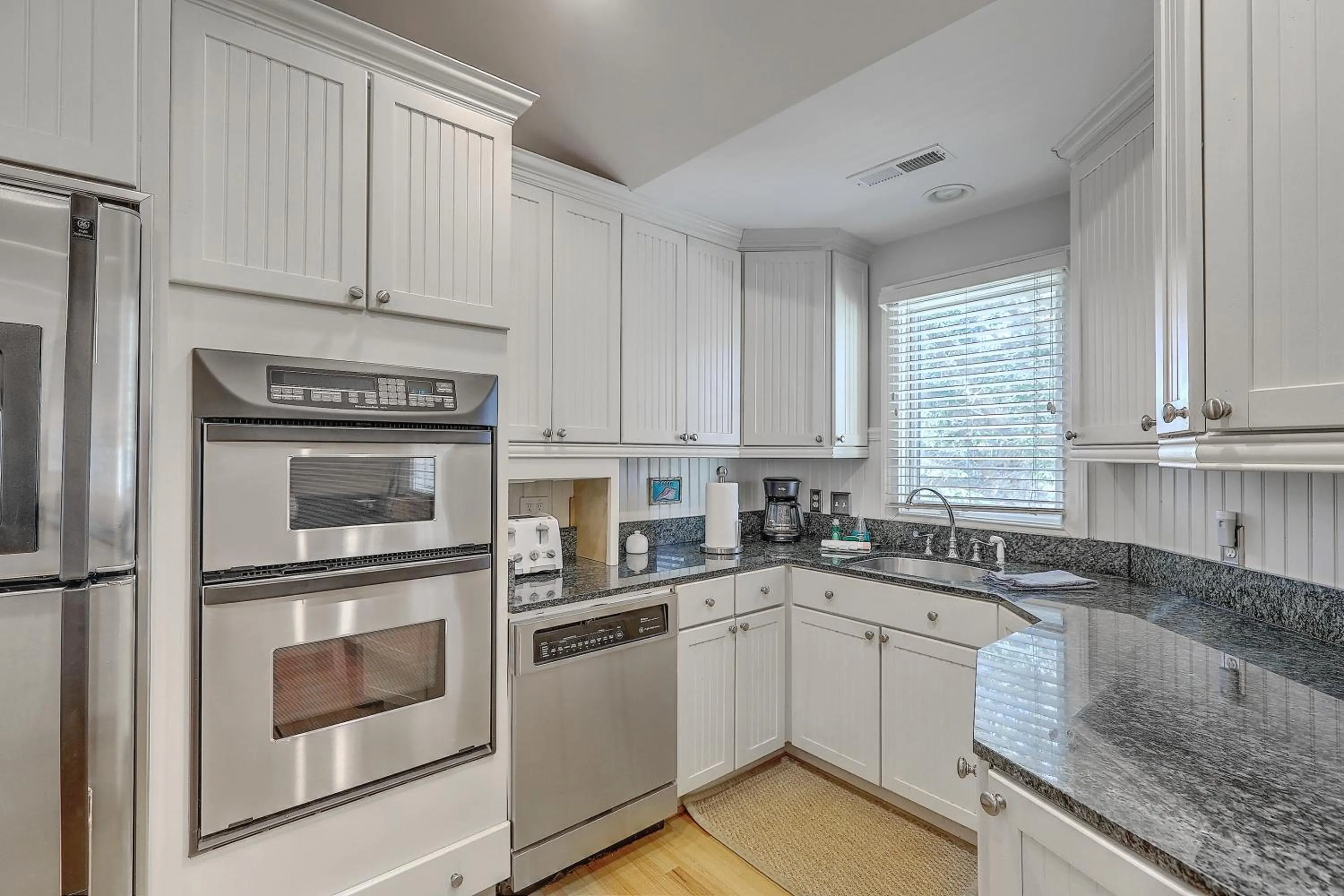 Kitchen or kitchenette in Fairway Dunes 27 - Screened Porch Golf Course View!