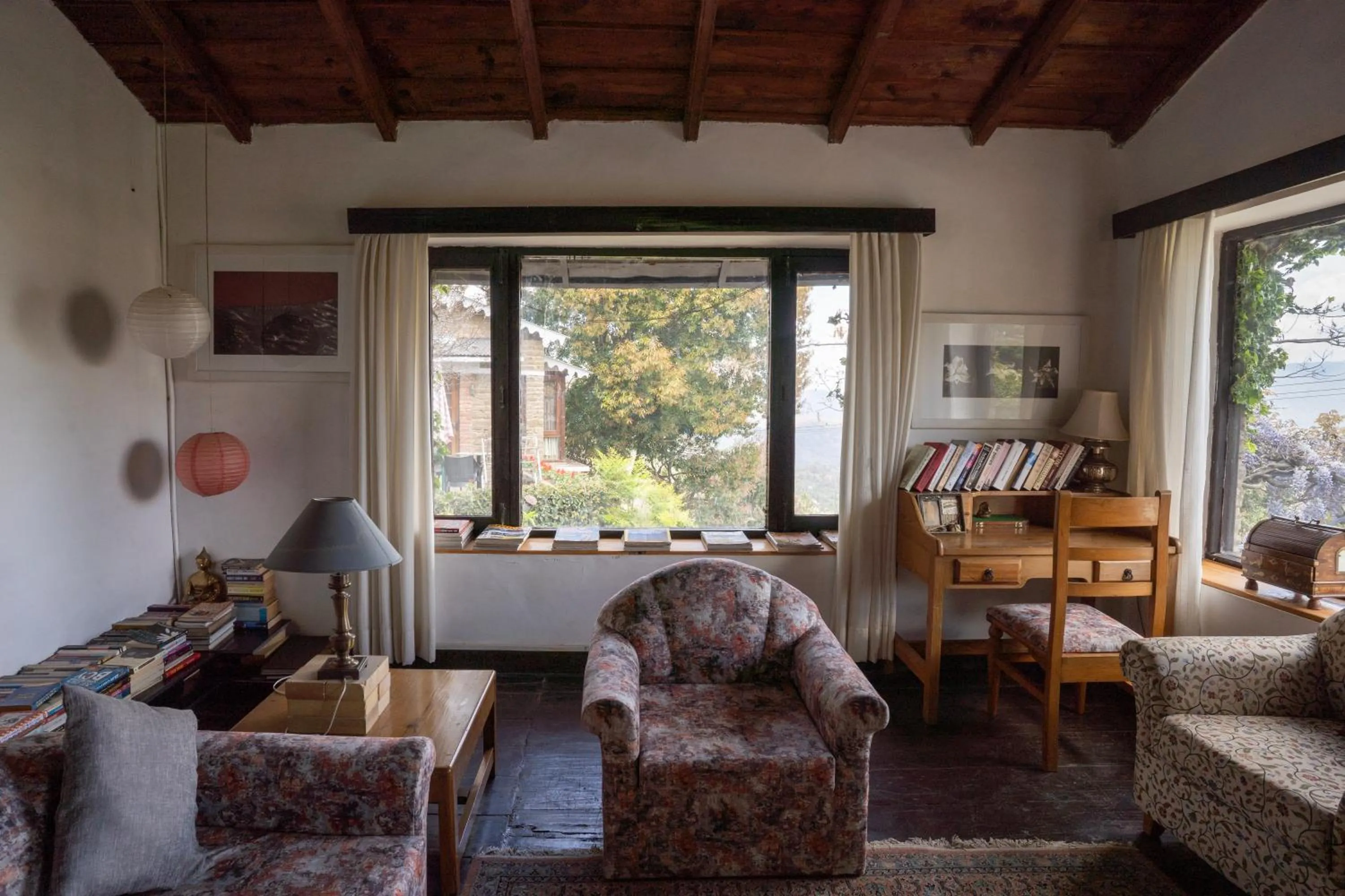 Library in Avenida Snowcap Retreat