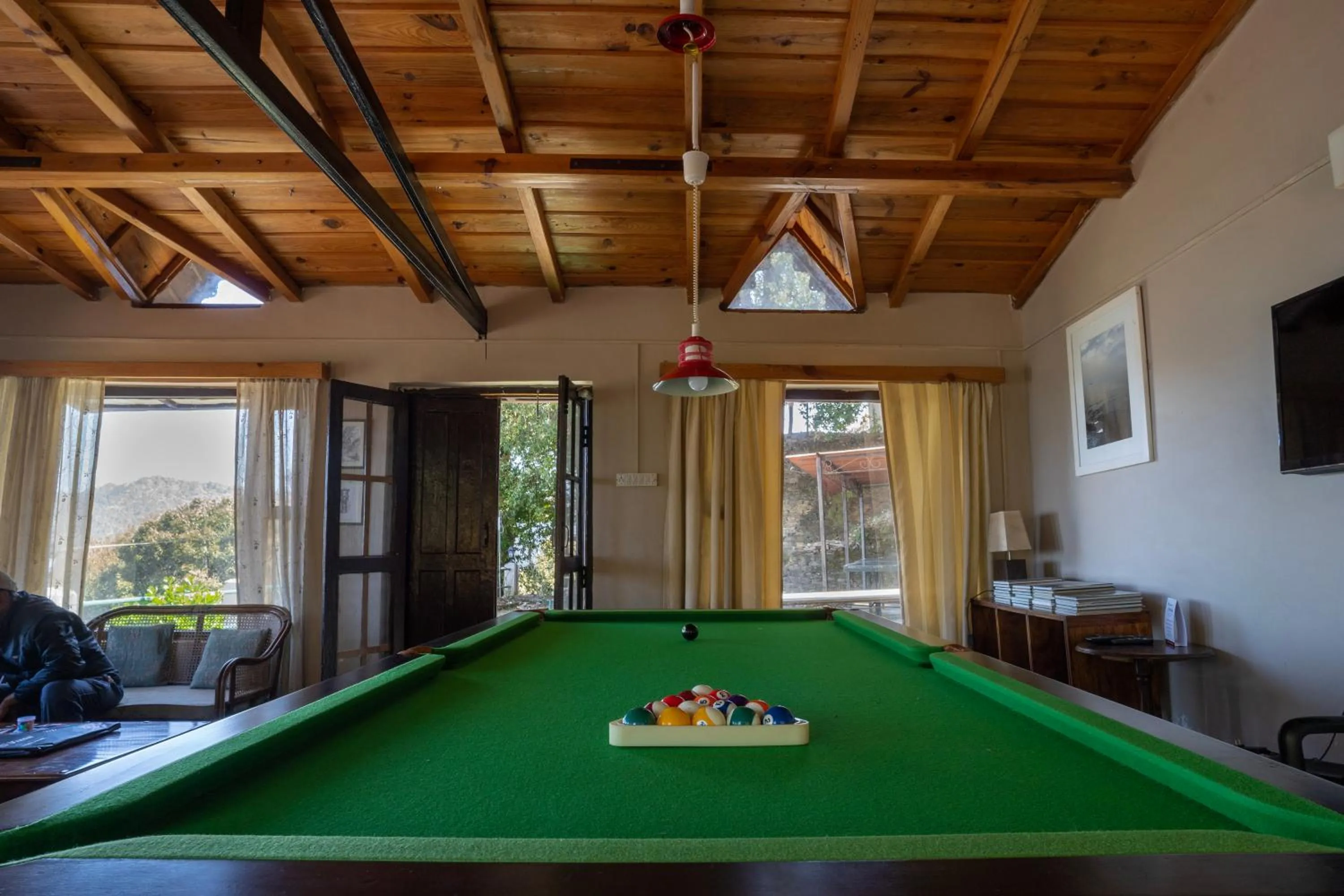 Billiard in Avenida Snowcap Retreat