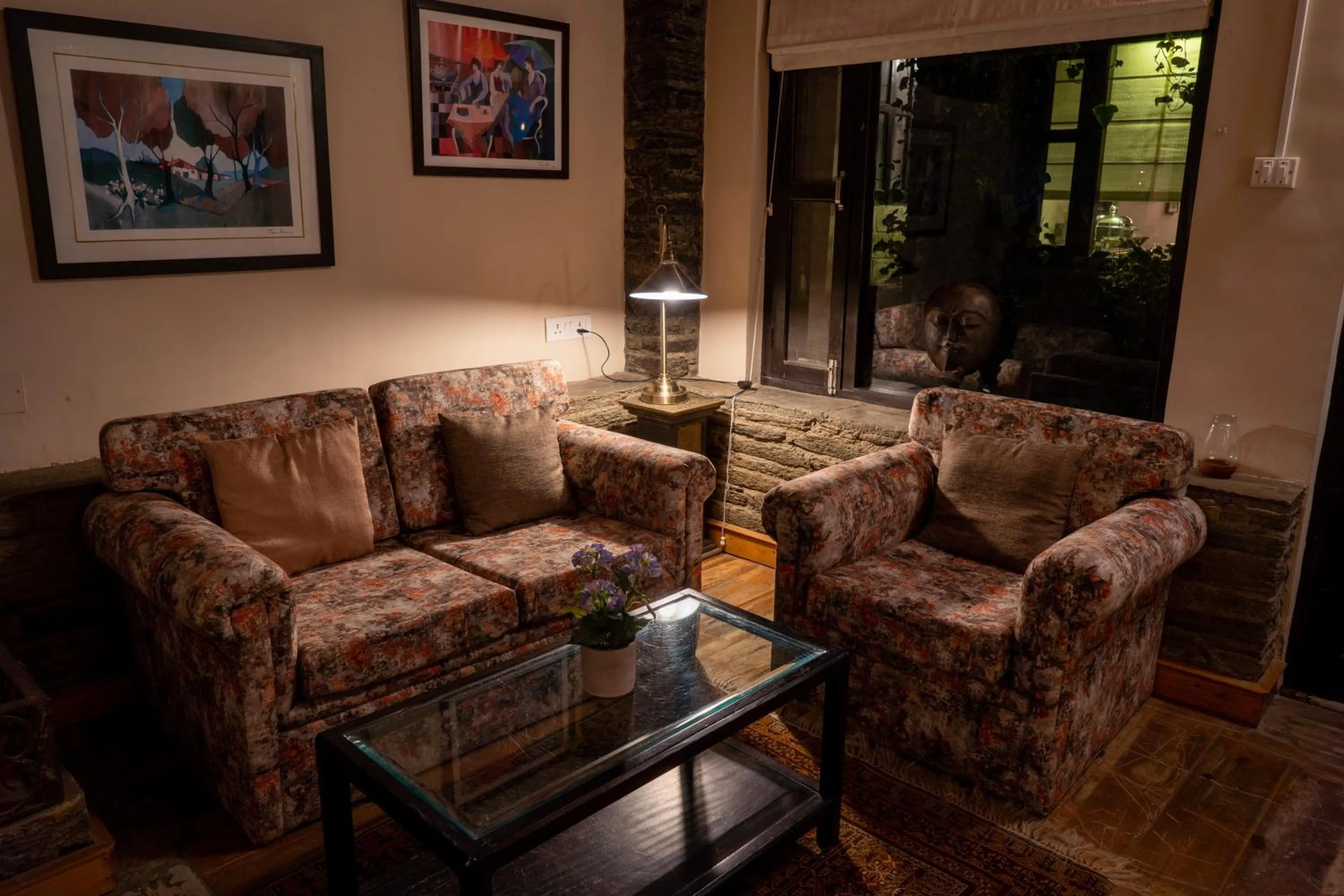 Communal lounge/ TV room in Avenida Snowcap Retreat